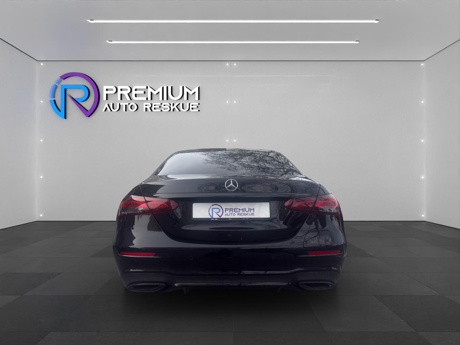 MERCEDES-BENZ E 300 e 4Matic AMG Line 9G-Tronic-image-4