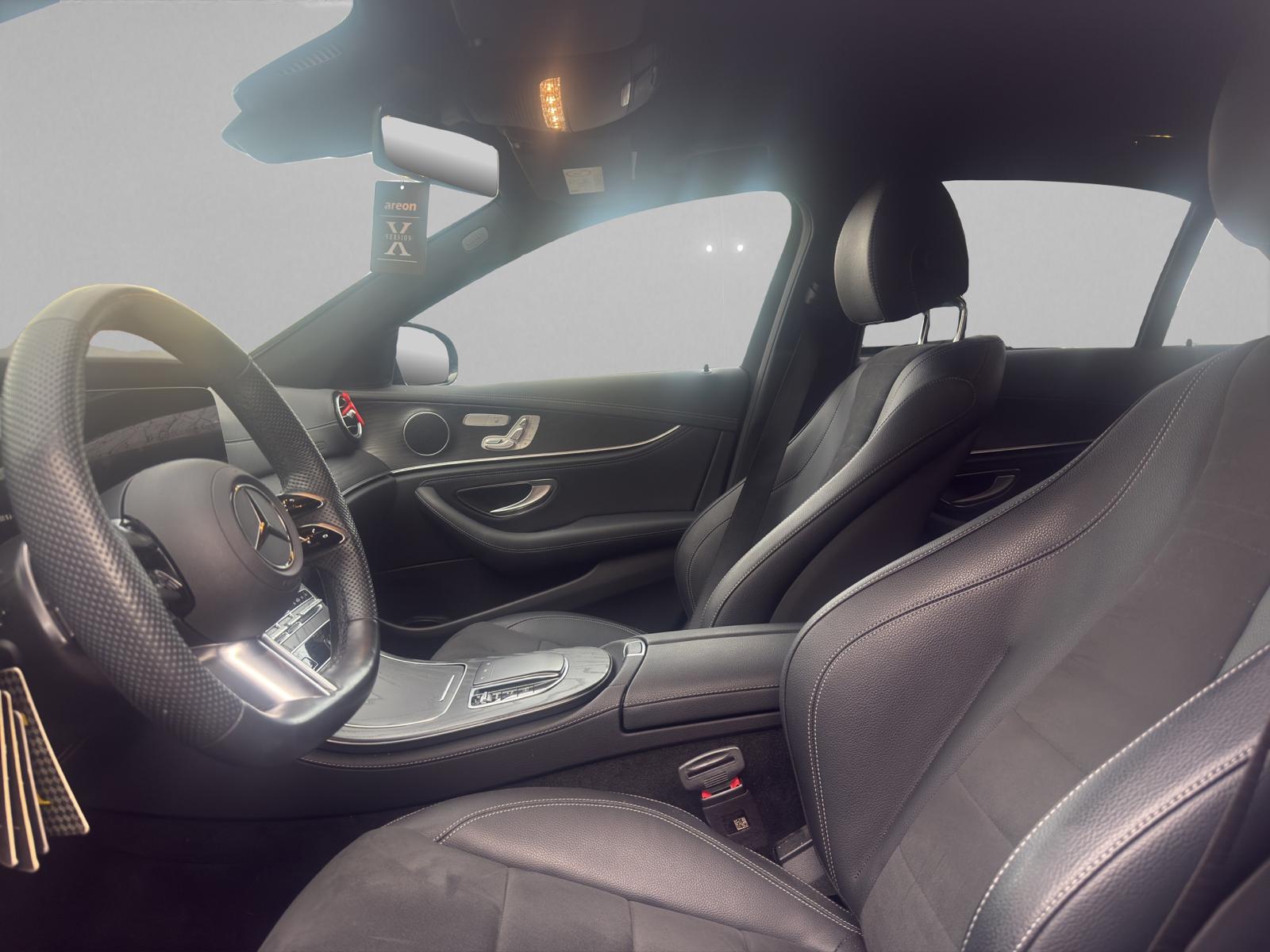 MERCEDES-BENZ E 300 e 4Matic AMG Line 9G-Tronic-image-5