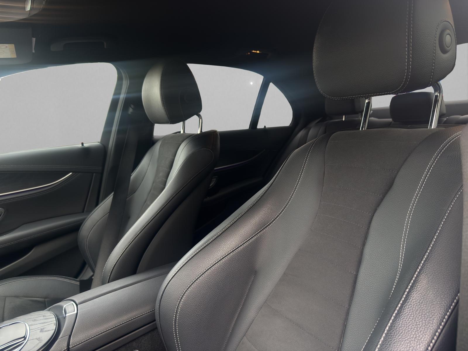 MERCEDES-BENZ E 300 e 4Matic AMG Line 9G-Tronic-image-7