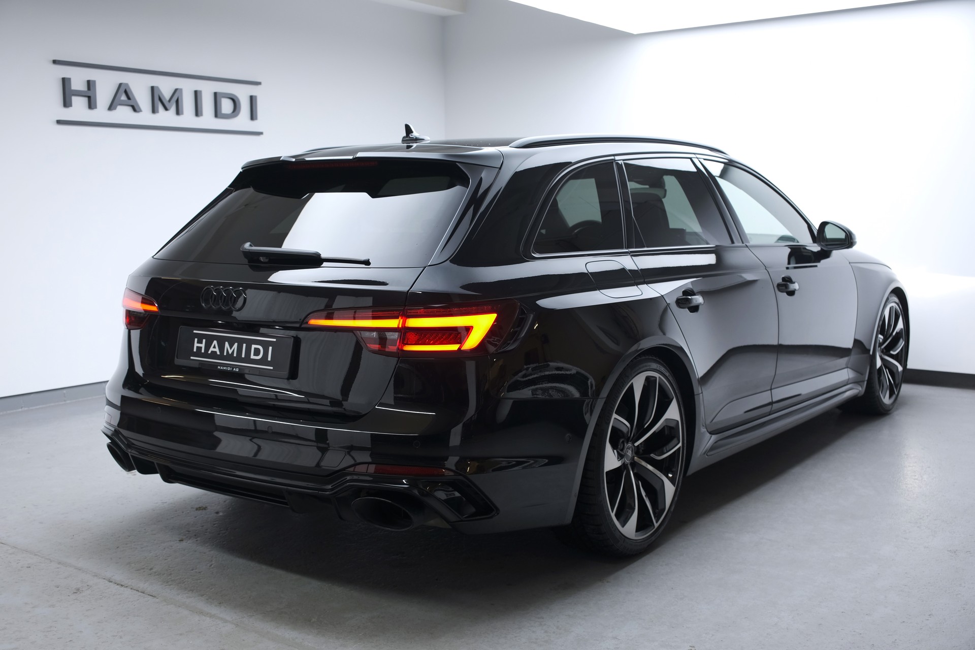 AUDI RS4 Avant 2.9 TFSI quattro tiptronic-image-4
