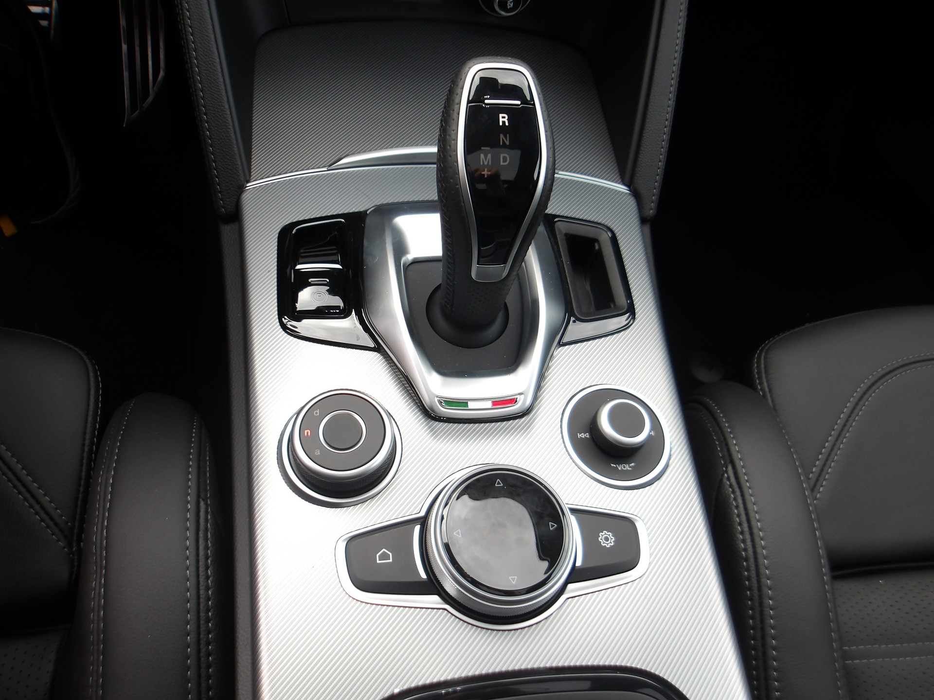 ALFA ROMEO Stelvio 2.0 Veloce Q4 AT8-image-14