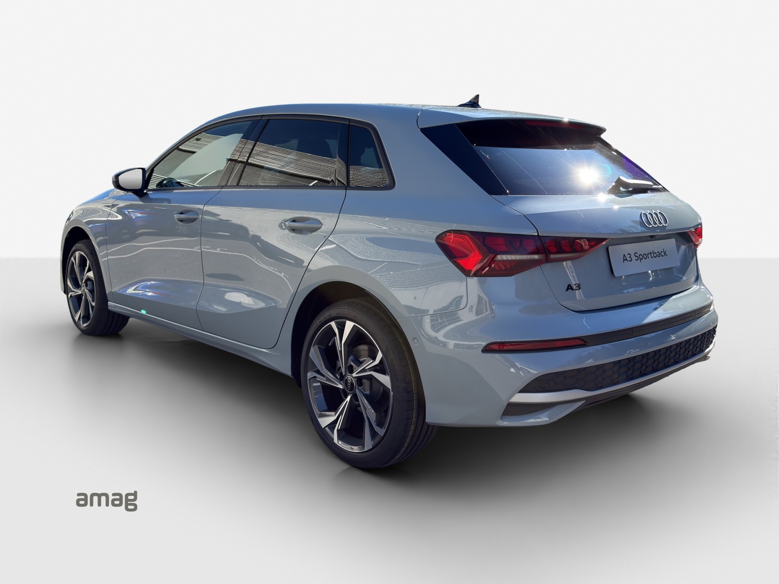 AUDI A3 Sportback TFSI 110 kW Attraction S tronic-image-2