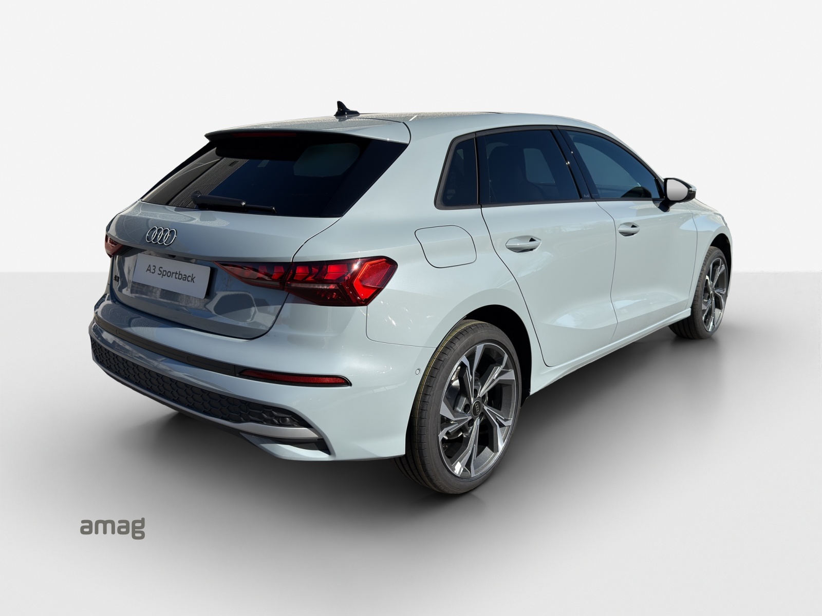 AUDI A3 Sportback TFSI 110 kW Attraction S tronic-image-4