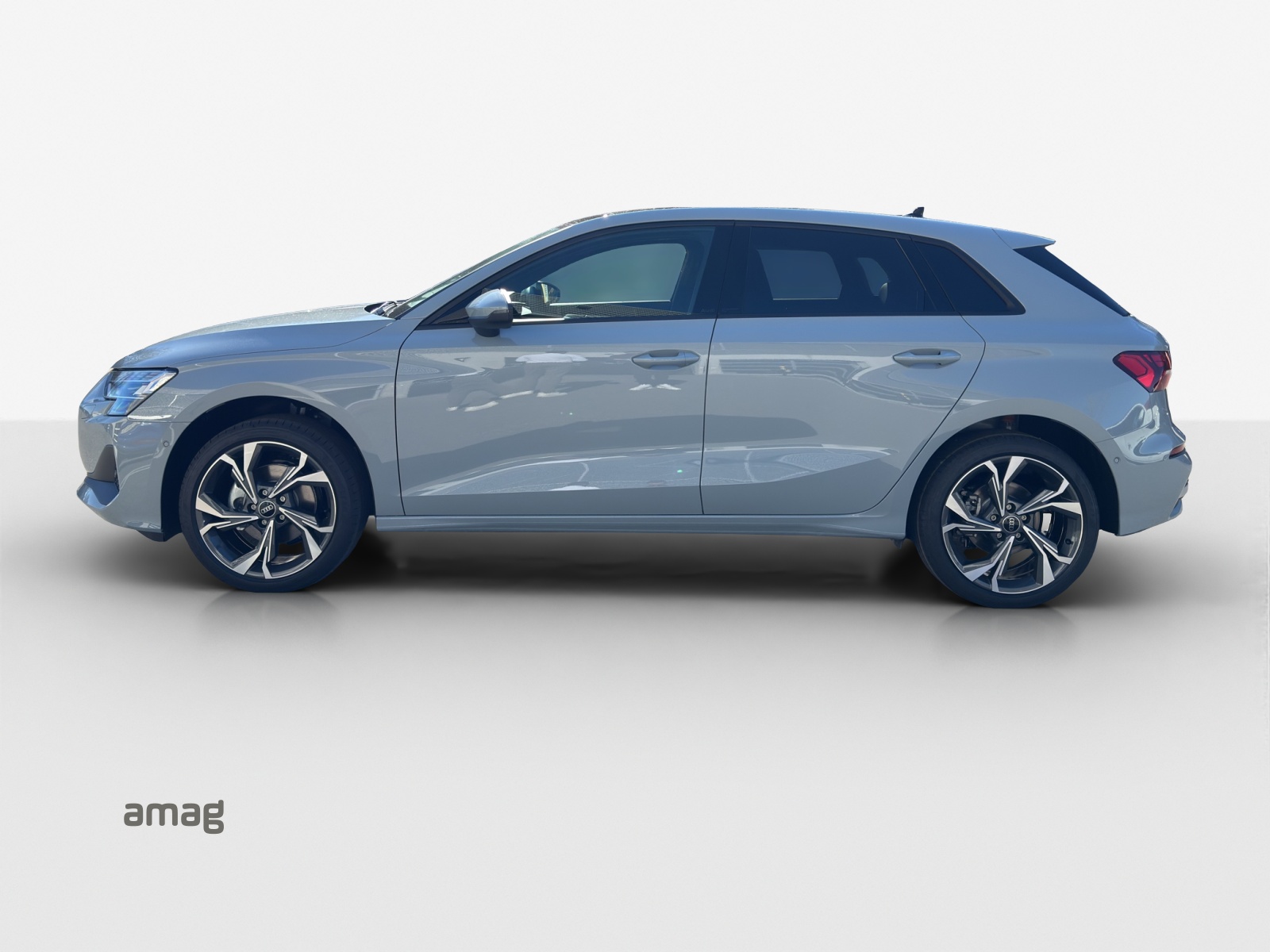 AUDI A3 Sportback TFSI 110 kW Attraction S tronic-image-1