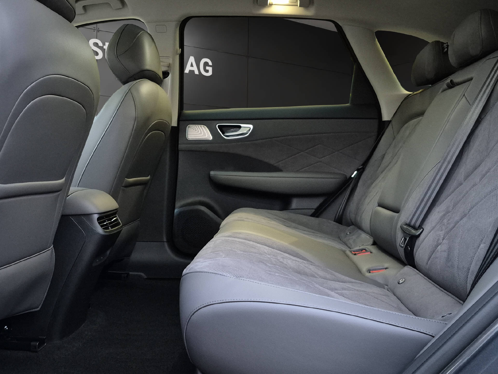 MG S6 EV 77 kWh Luxury 4WD-image-11