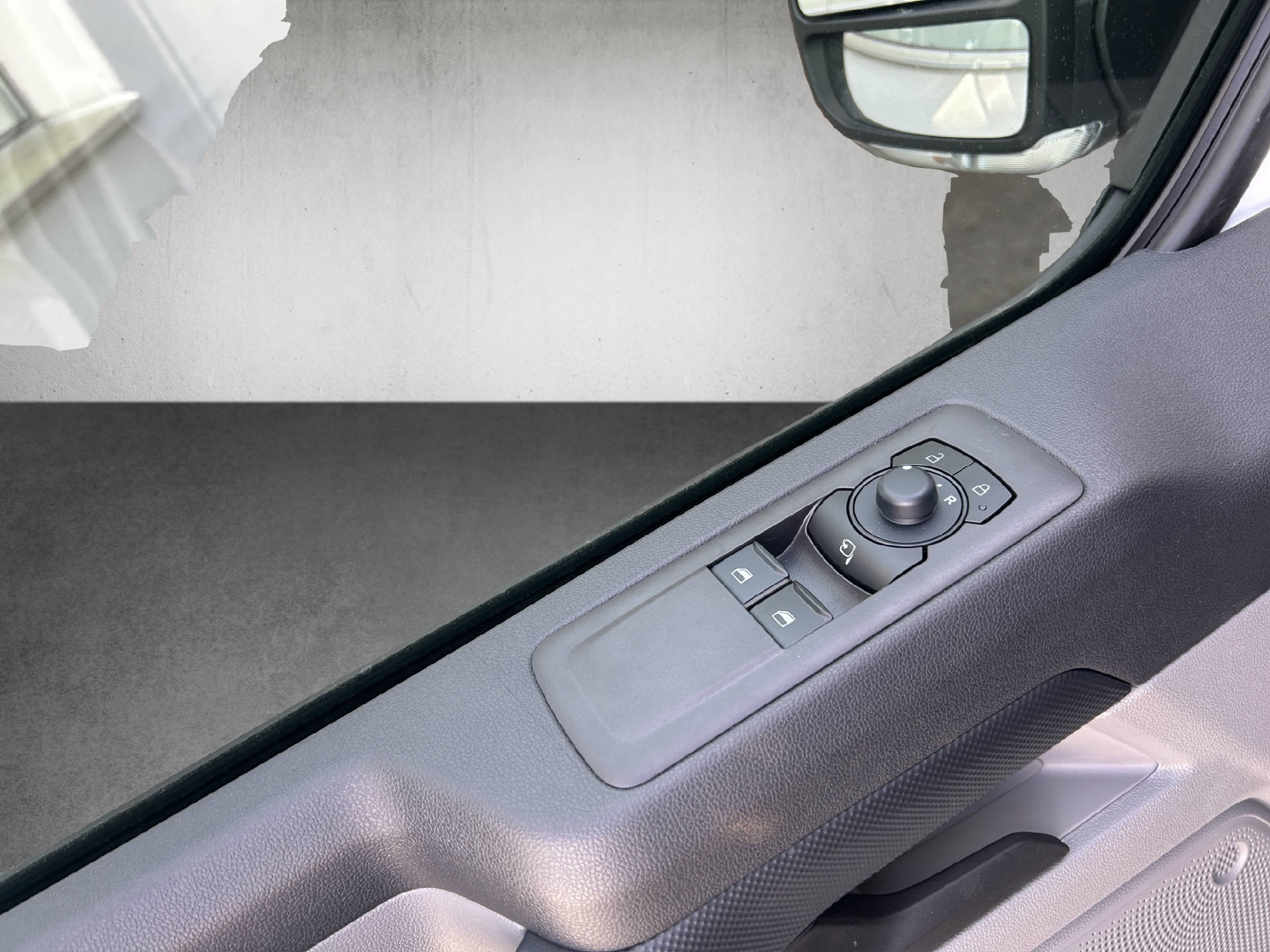 FORD Transit Custom Van 320 L2 2.5 Duratec 233 Trend PHEV-image-12