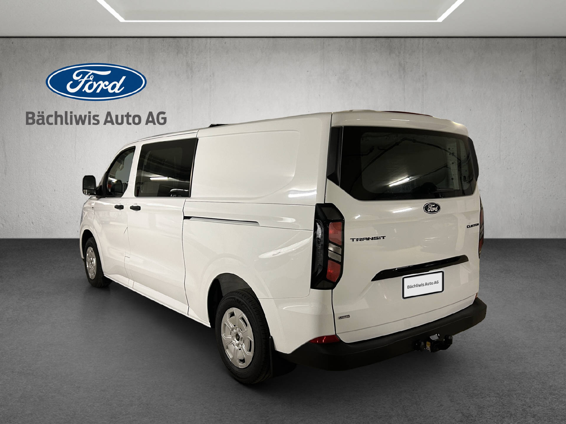 FORD Transit Custom Van 320 L2 2.5 Duratec 233 Trend PHEV-showroom-element-2