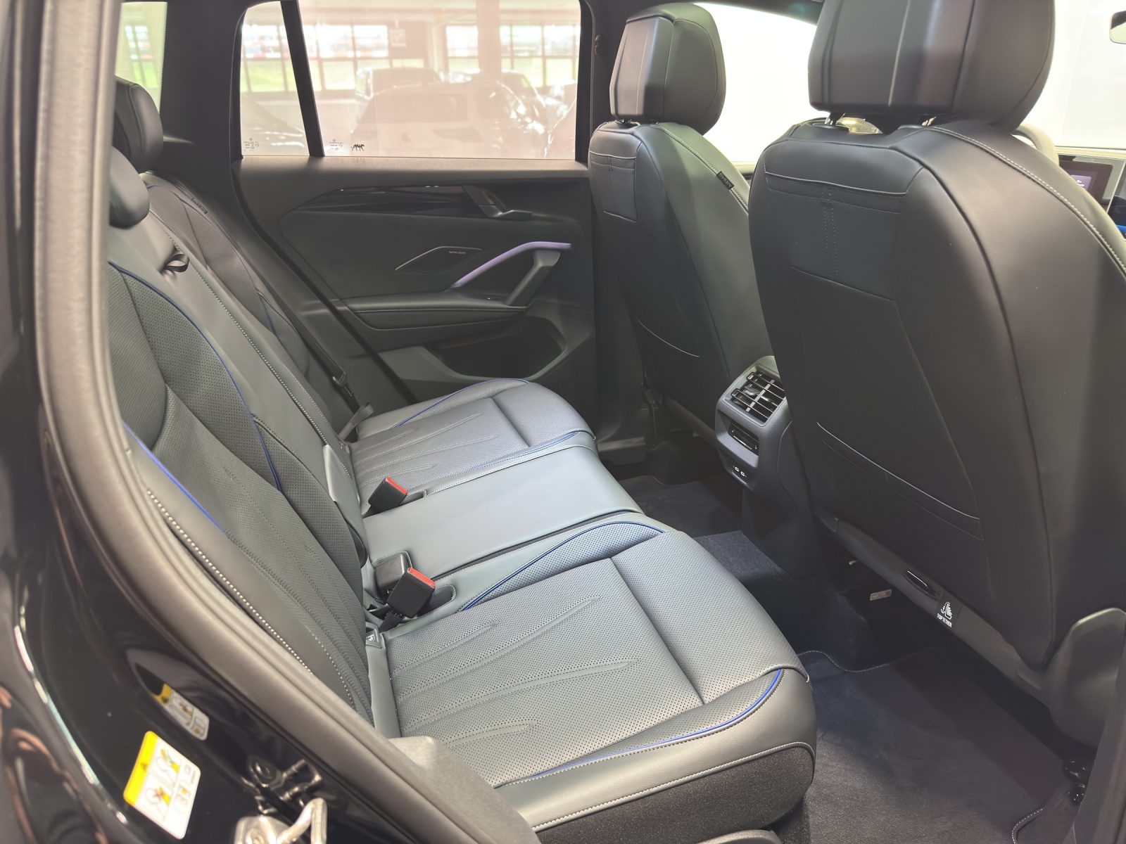 VW Tiguan 2.0 TDI SCR R-Line United DSG 4motion-image-9