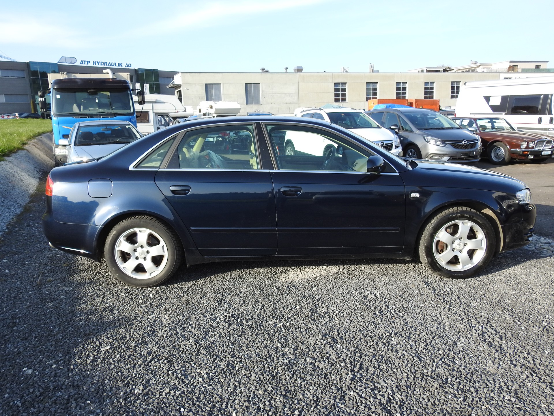 AUDI A4 Limousine 3.2 FSI quattro-image-8