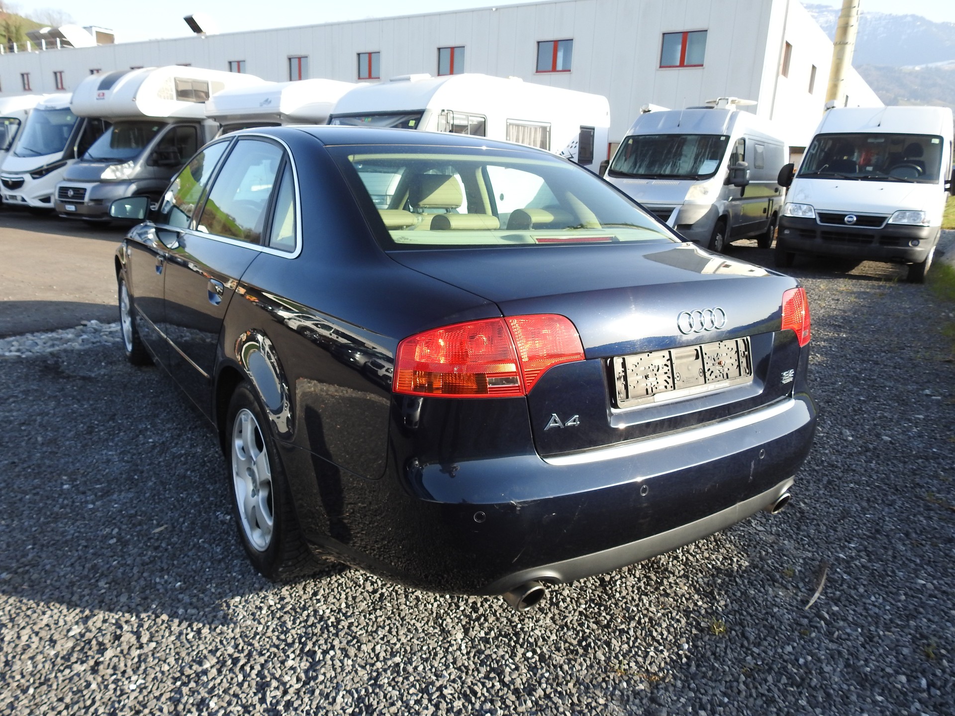 AUDI A4 Limousine 3.2 FSI quattro-image-4