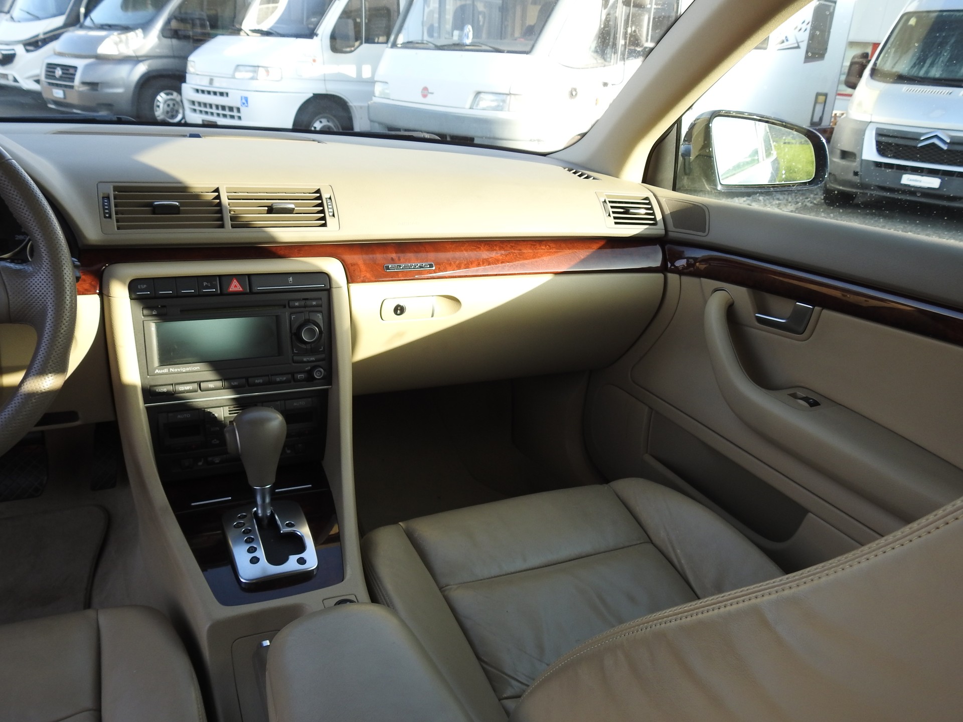 AUDI A4 Limousine 3.2 FSI quattro-image-15