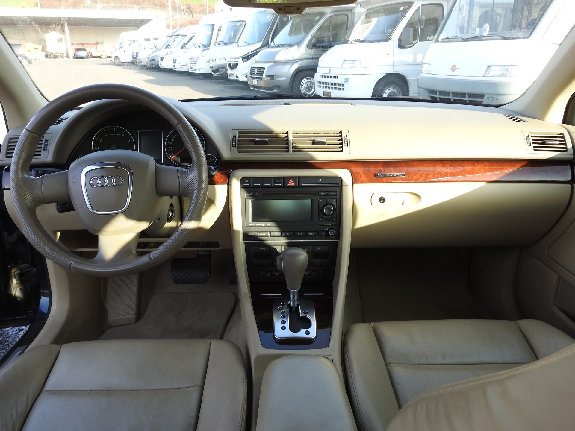 AUDI A4 Limousine 3.2 FSI quattro-image-14