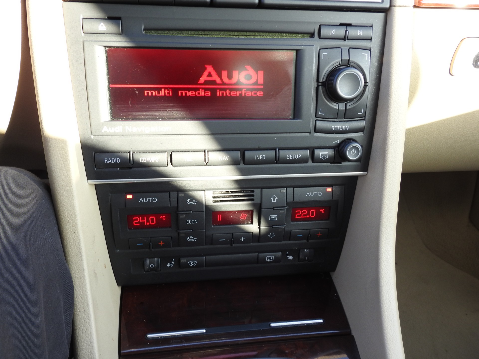 AUDI A4 Limousine 3.2 FSI quattro-image-19