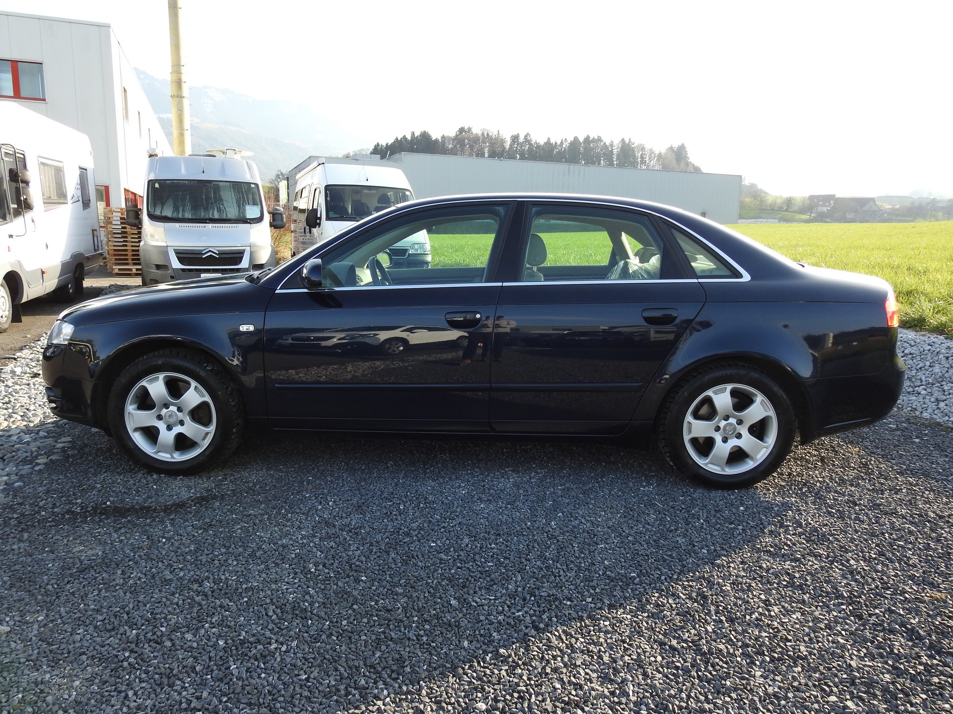 AUDI A4 Limousine 3.2 FSI quattro-image-2