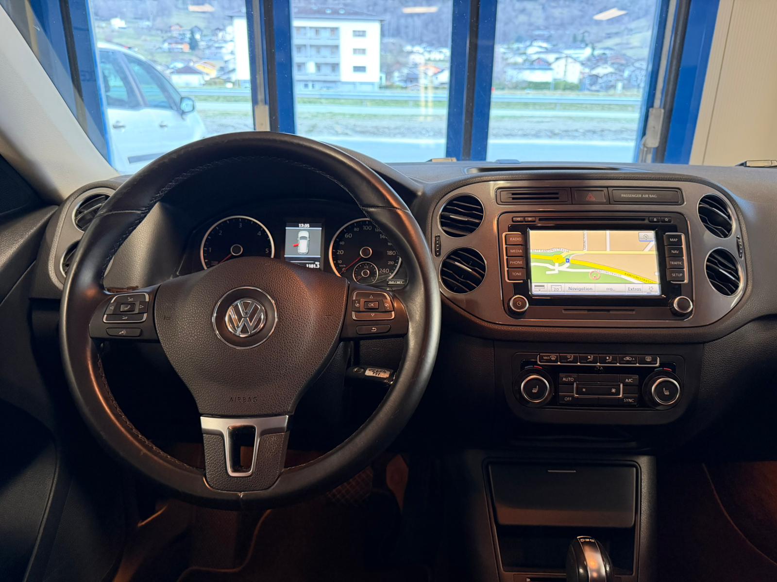 VW Tiguan 2.0 TDI BMT Design 4Motion DSG-image-14