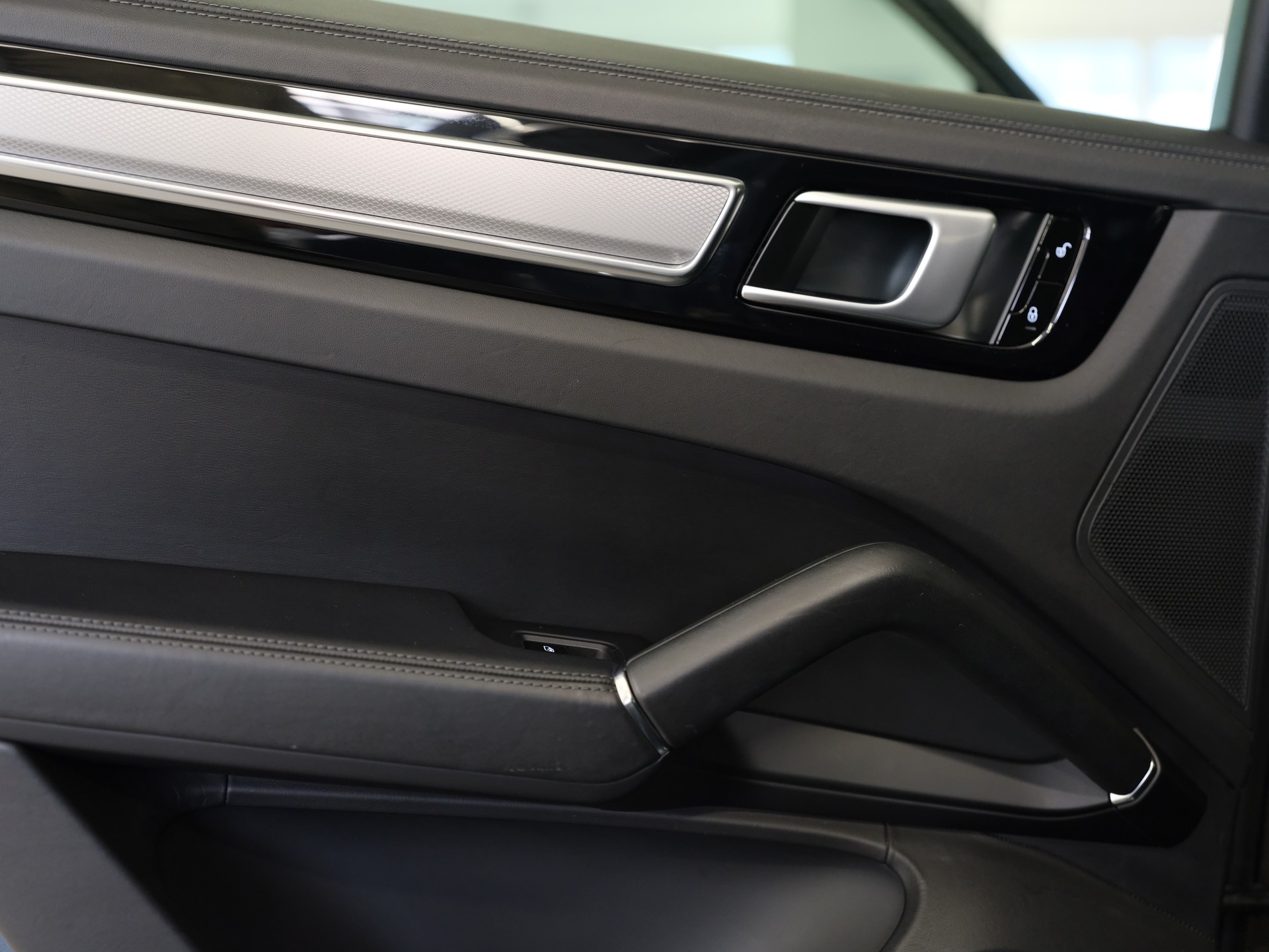 PORSCHE Cayenne *Spurhalteassistent* *Sport Chrono Paket* *Privacy Verglasung*-image-30