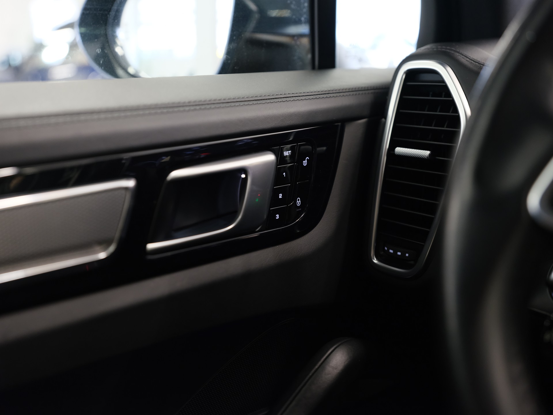 PORSCHE Cayenne *Spurhalteassistent* *Sport Chrono Paket* *Privacy Verglasung*-image-27