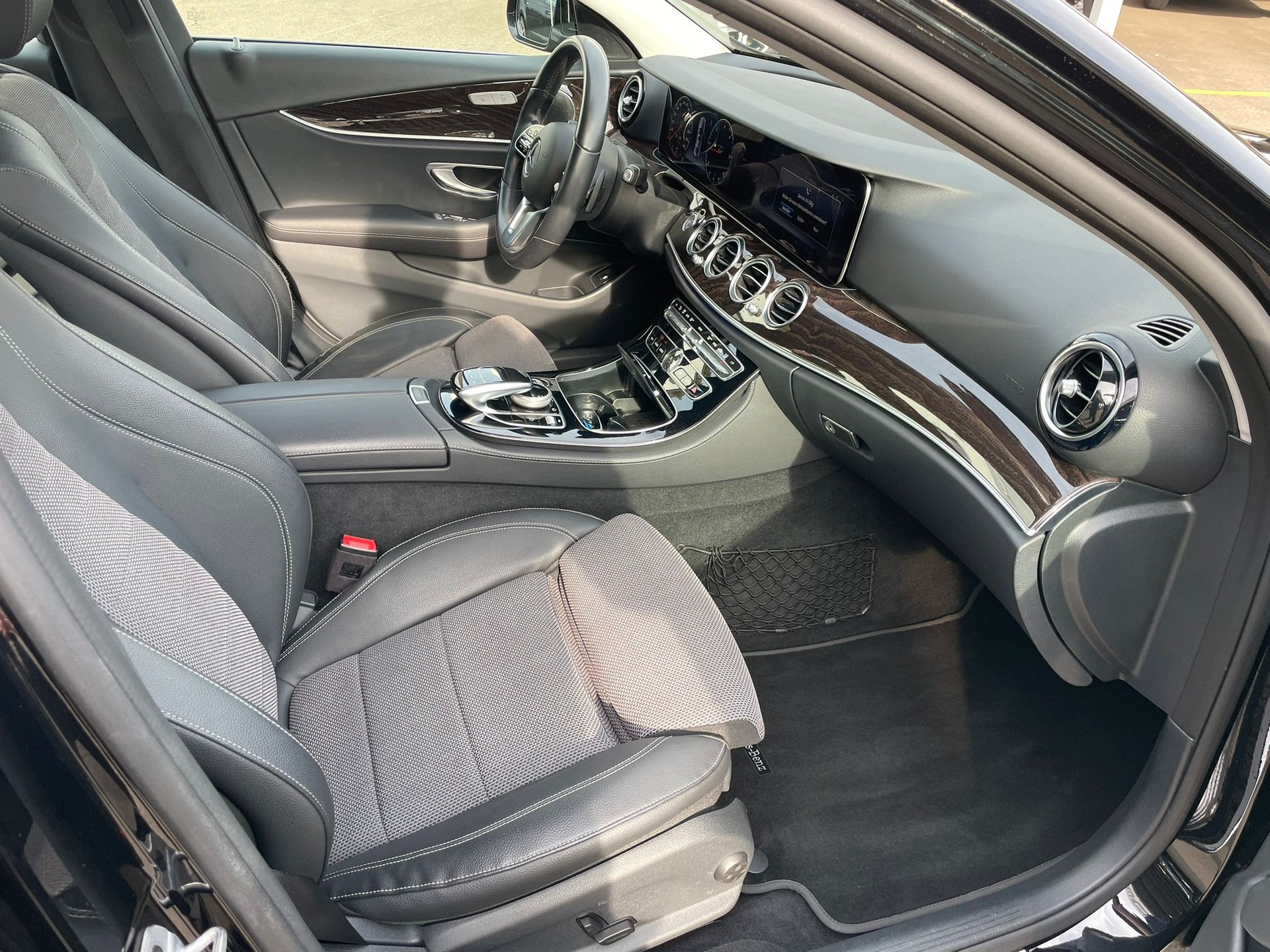 MERCEDES-BENZ E 220 d Avantgarde 9G-Tronic-image-11