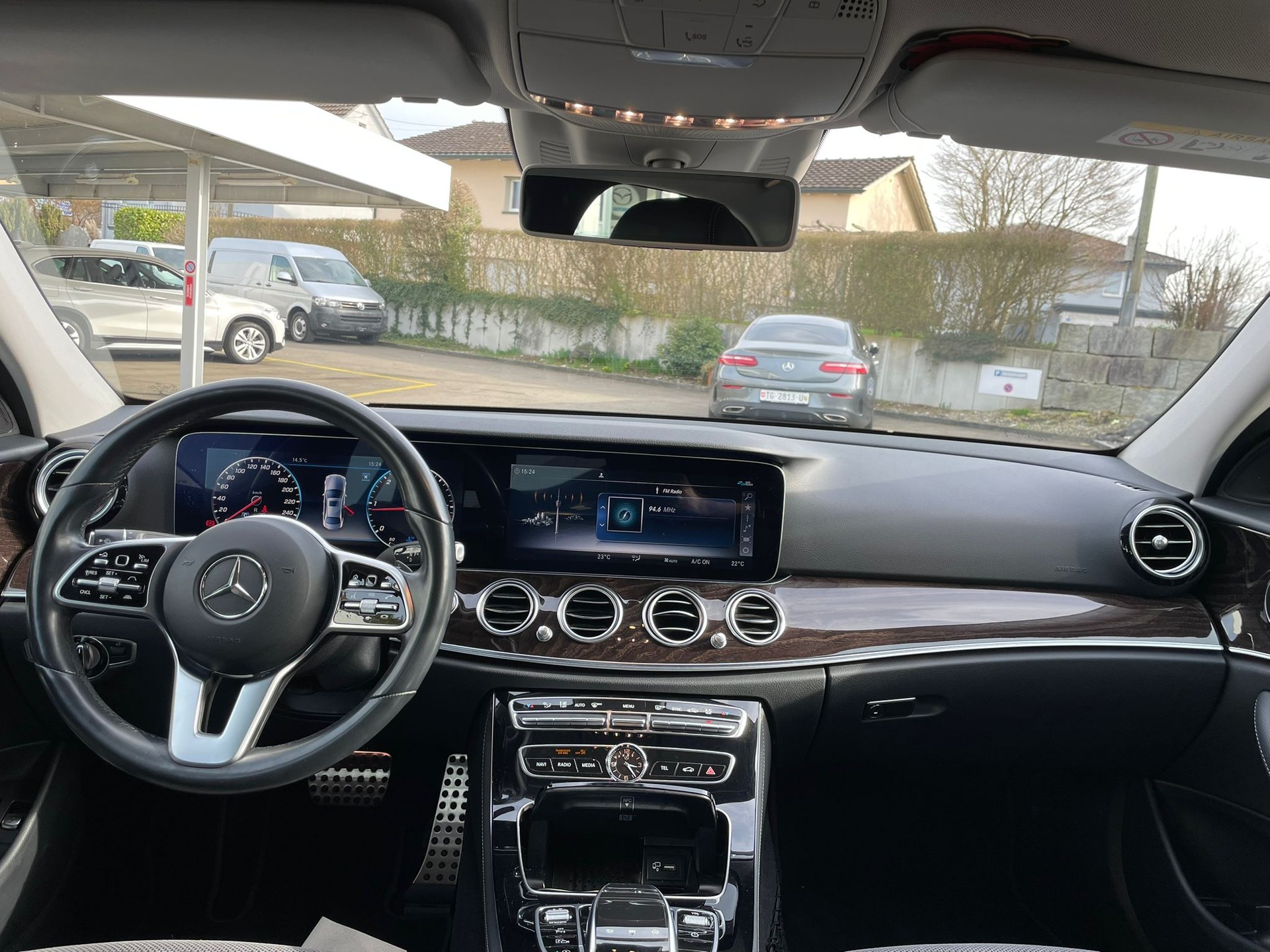 MERCEDES-BENZ E 220 d Avantgarde 9G-Tronic-image-13