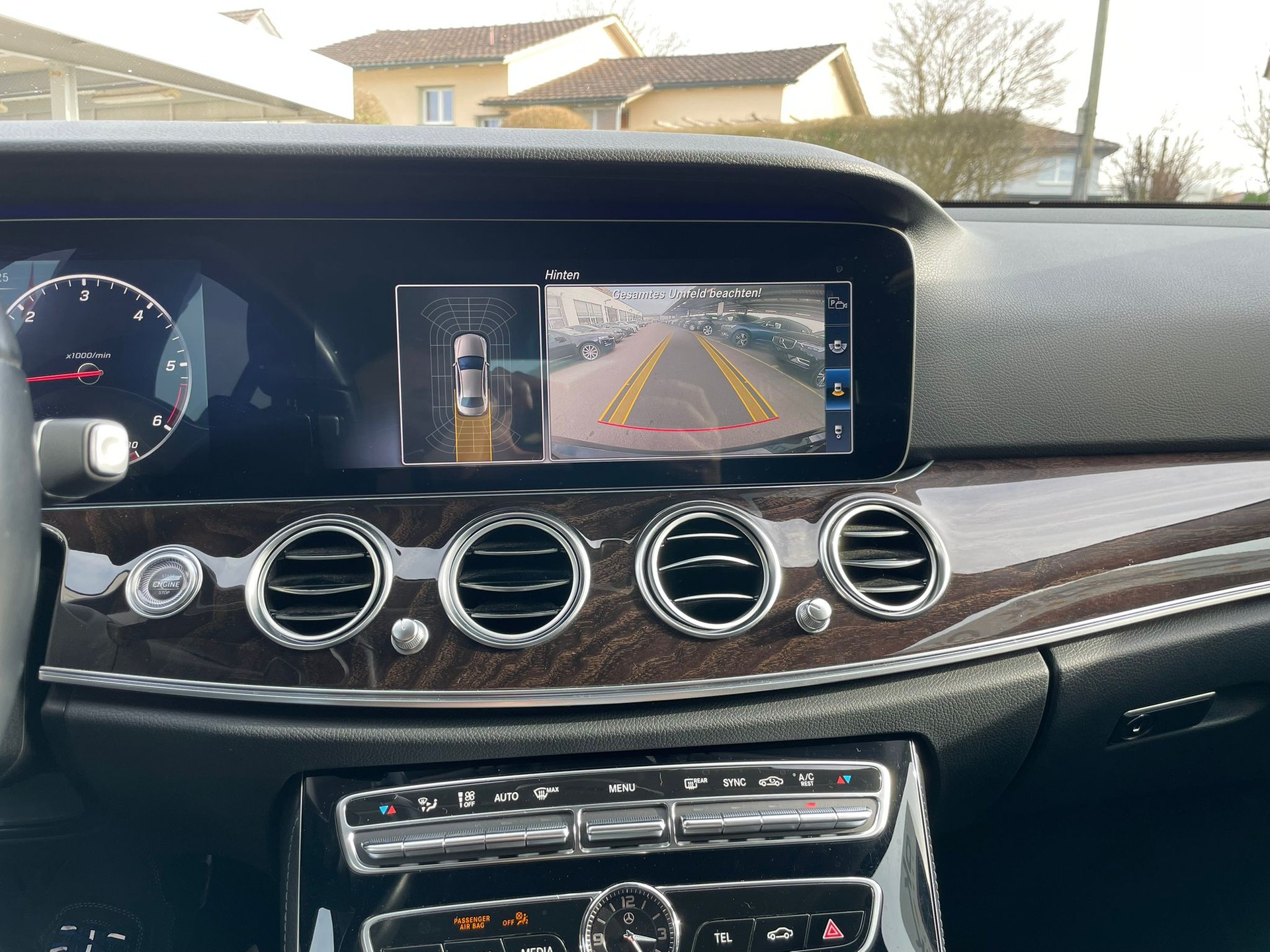 MERCEDES-BENZ E 220 d Avantgarde 9G-Tronic-image-15