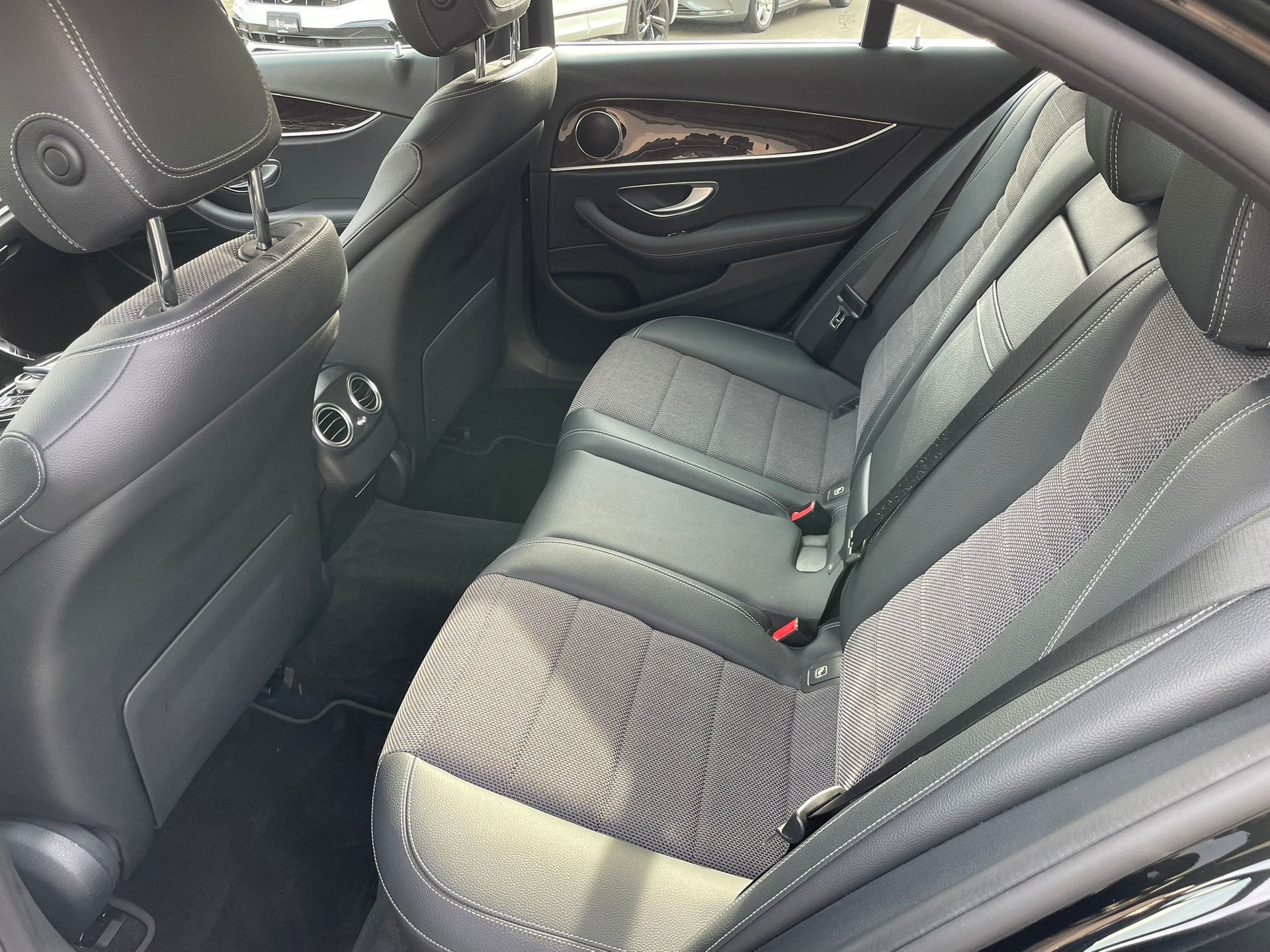 MERCEDES-BENZ E 220 d Avantgarde 9G-Tronic-image-10