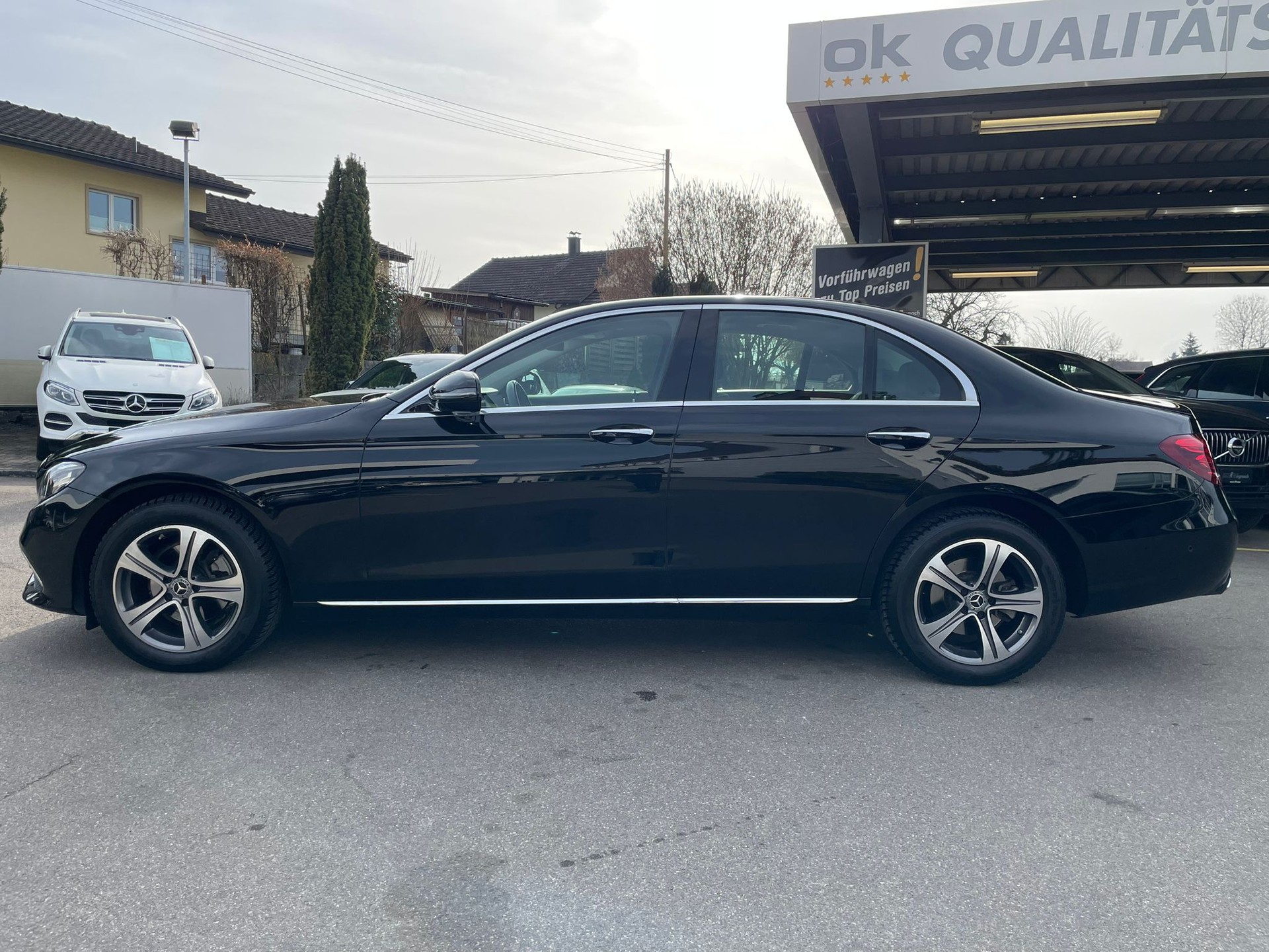 MERCEDES-BENZ E 220 d Avantgarde 9G-Tronic-image-4