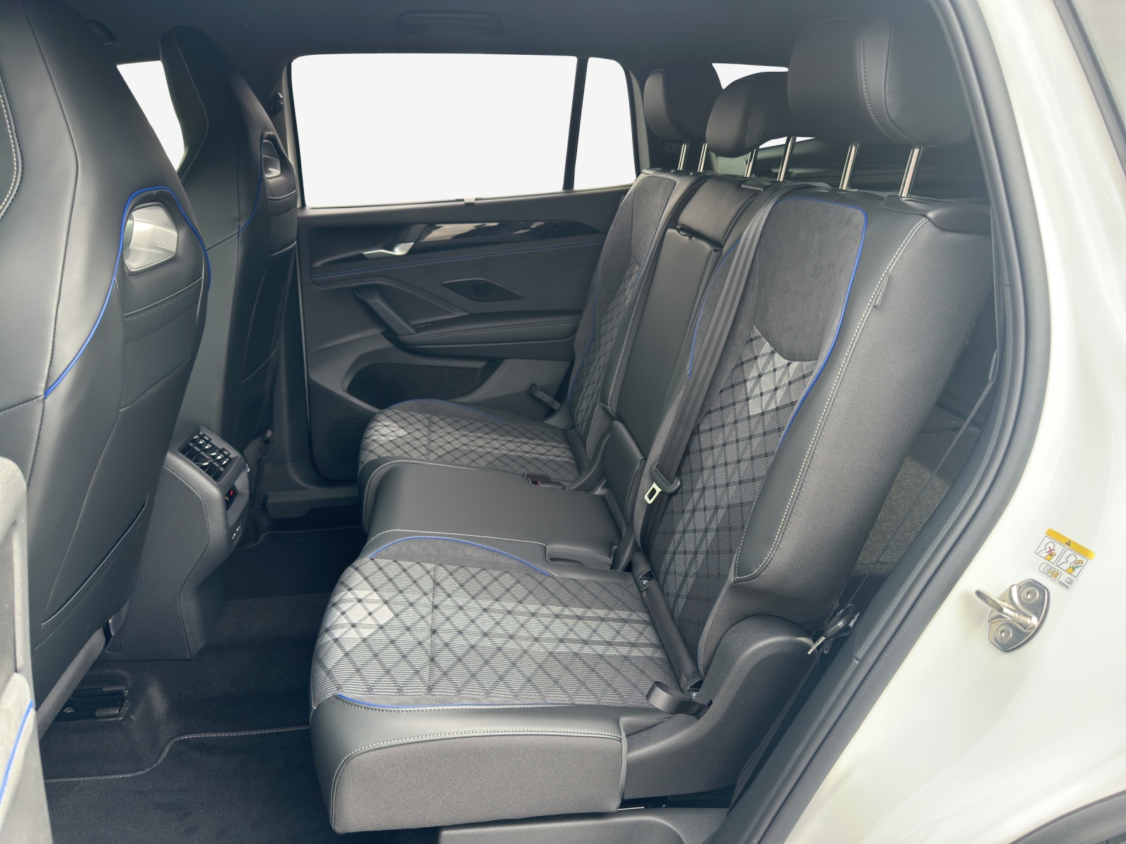 VW Tayron 2.0 TSI R-Line DSG 4Motion-image-11
