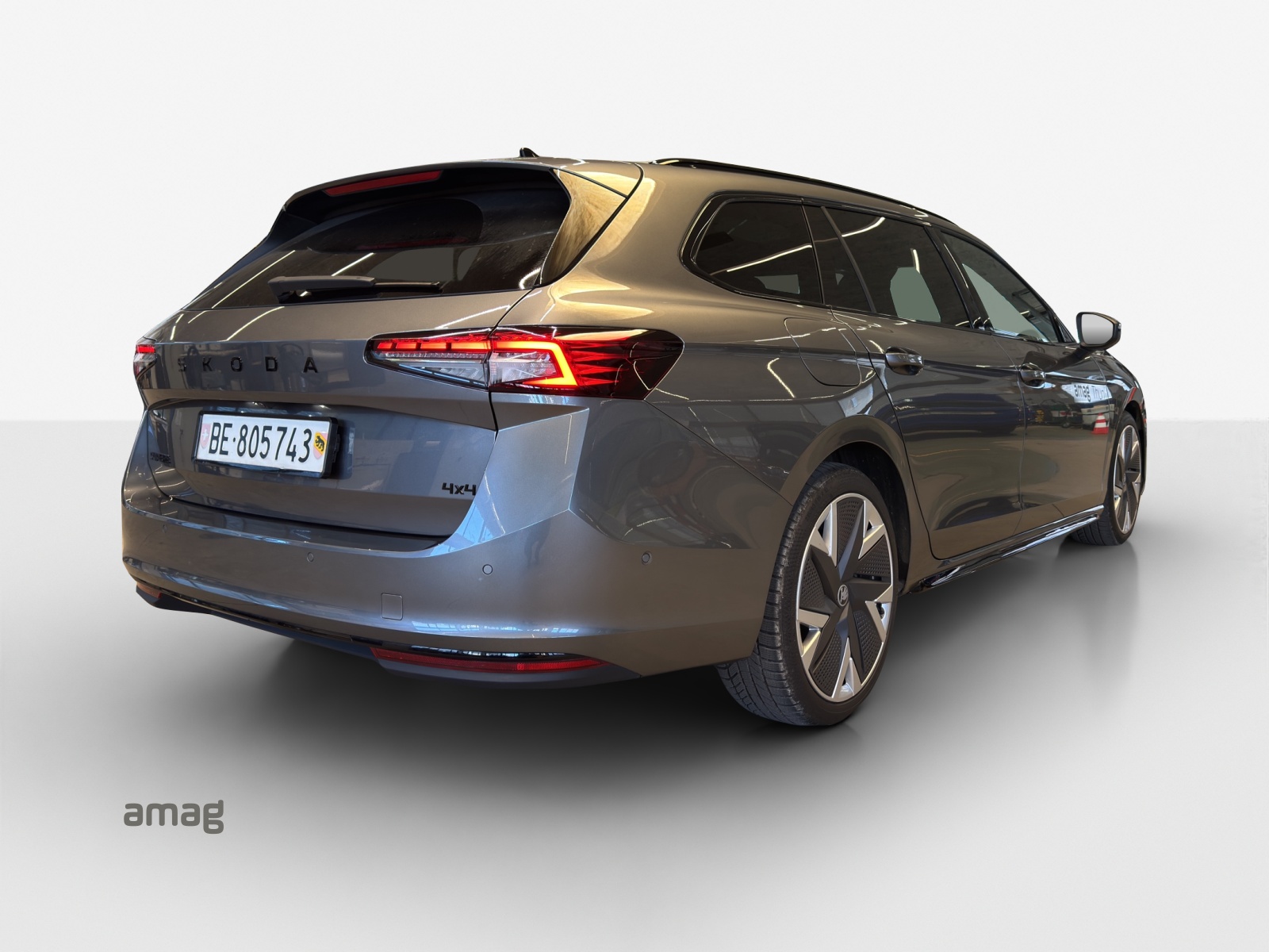 SKODA Superb Combi 2.0 TSI Sportline 4x4 DSG-image-4