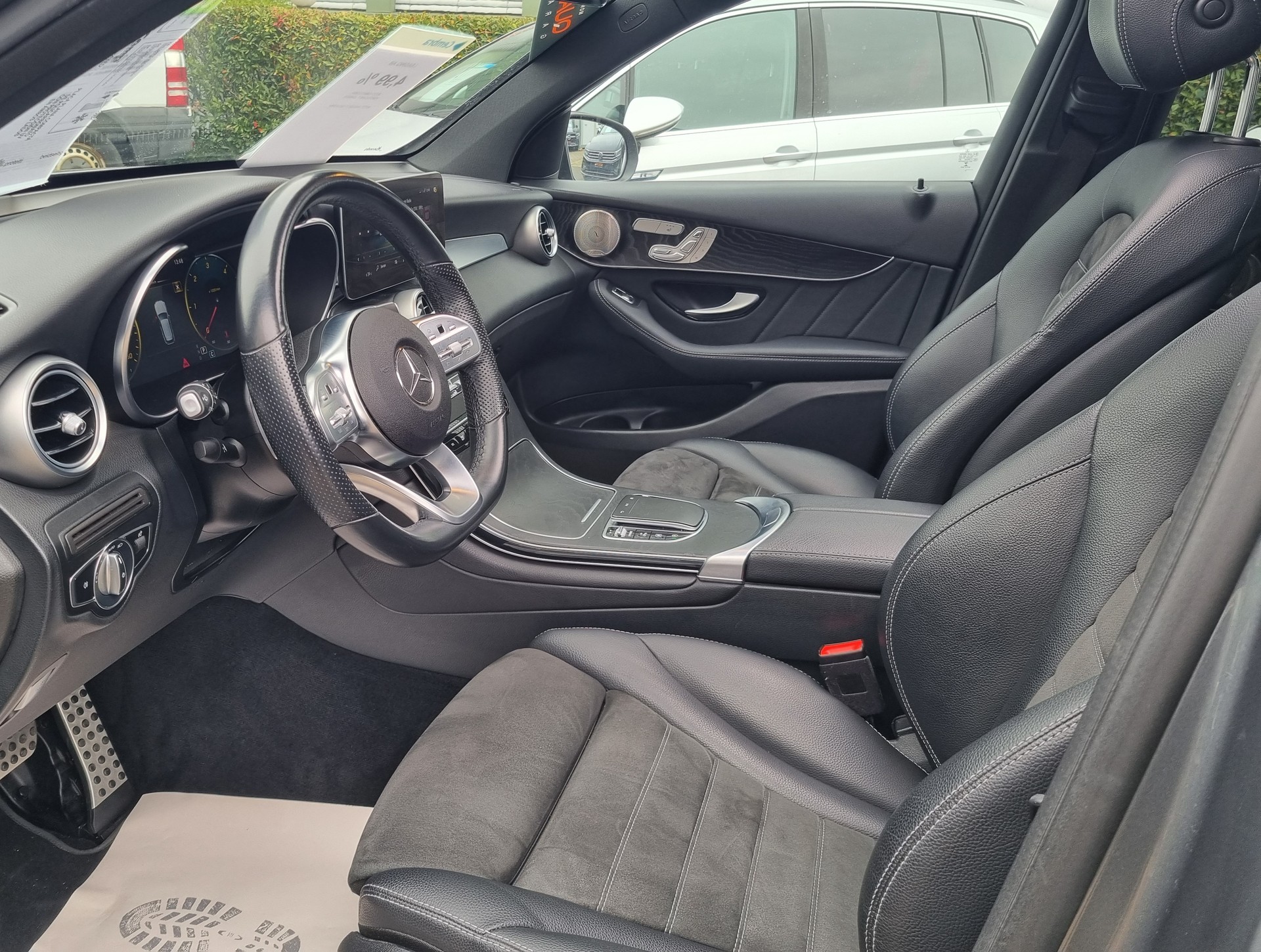MERCEDES-BENZ GLC 220 d AMG Line 4Matic 9G-Tronic-image-12