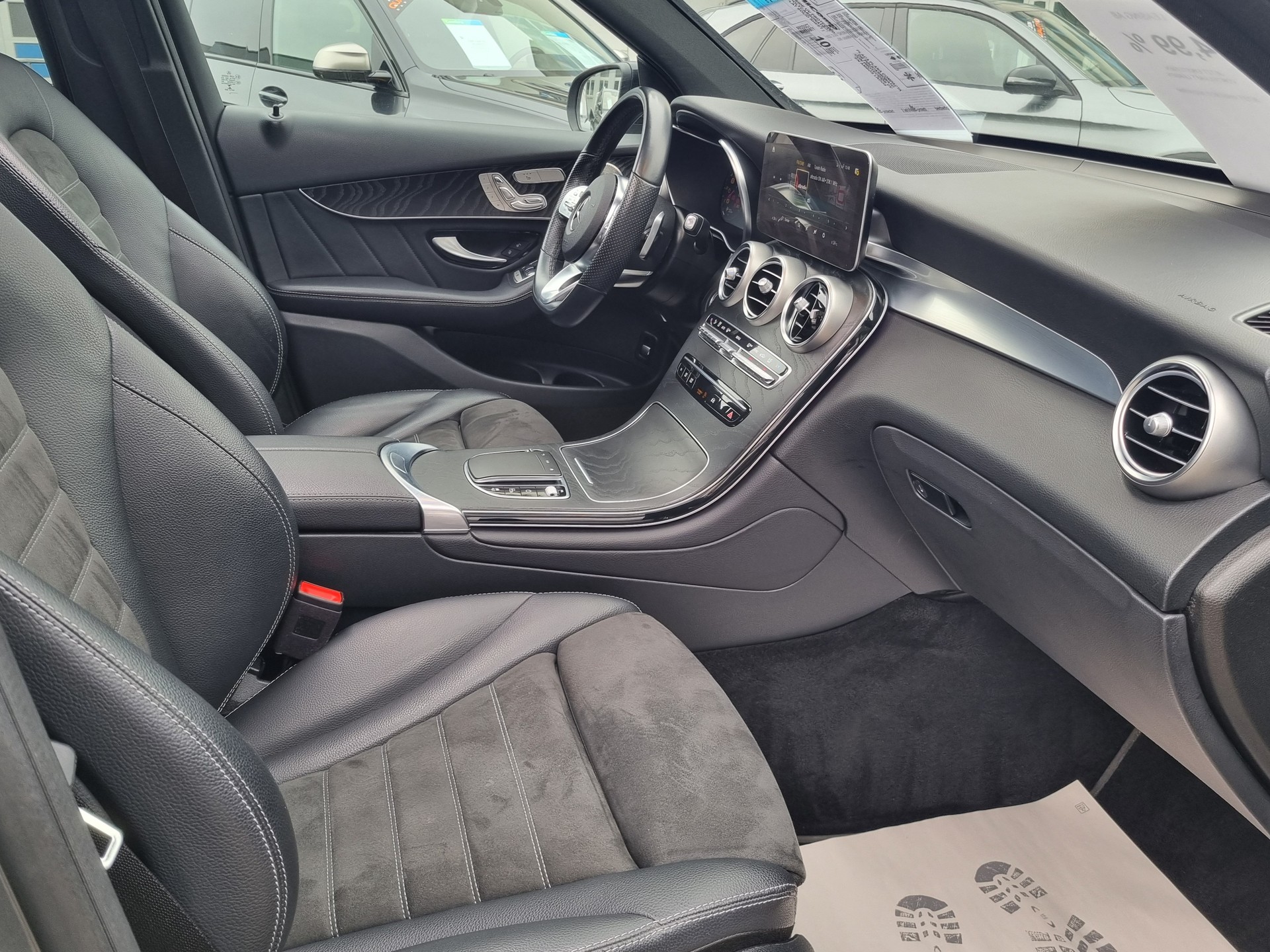 MERCEDES-BENZ GLC 220 d AMG Line 4Matic 9G-Tronic-image-10
