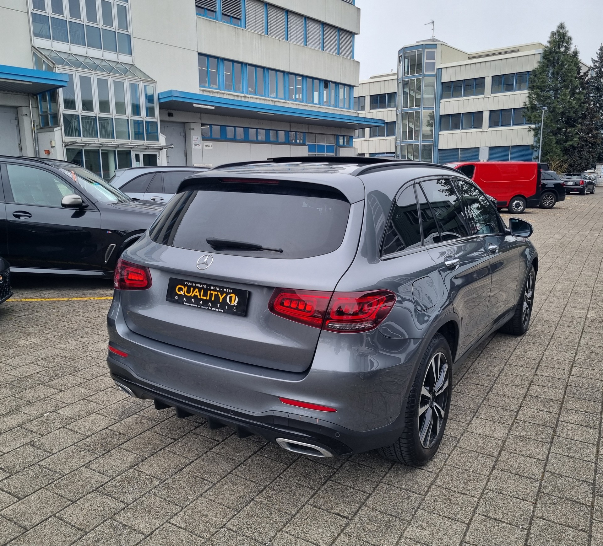 MERCEDES-BENZ GLC 220 d AMG Line 4Matic 9G-Tronic-image-4