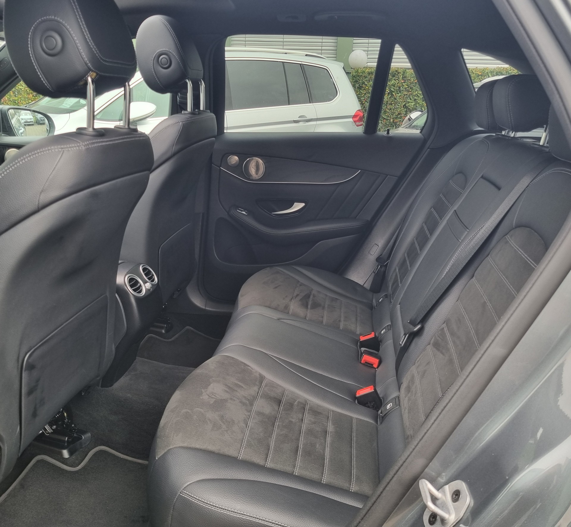 MERCEDES-BENZ GLC 220 d AMG Line 4Matic 9G-Tronic-image-13