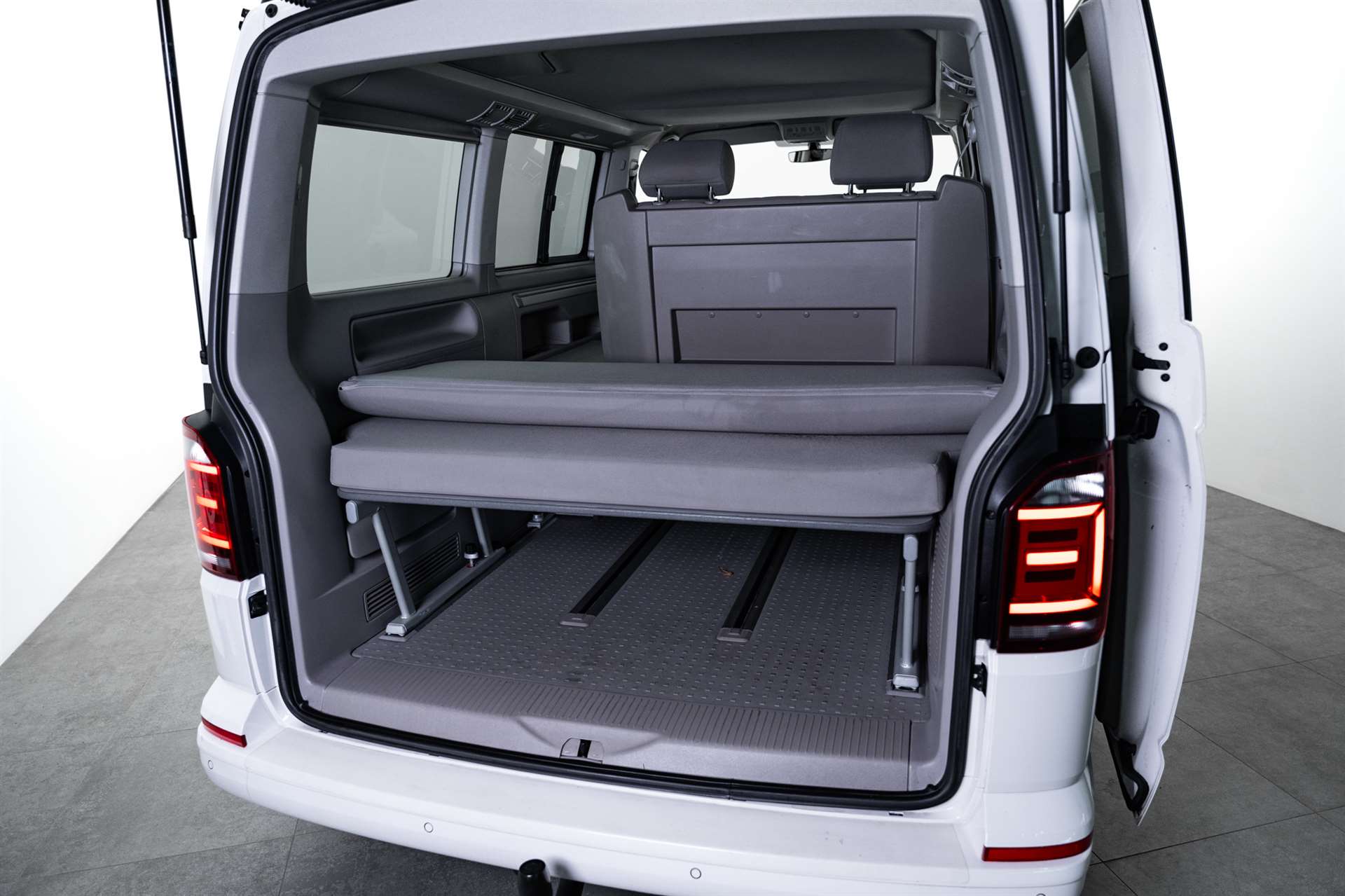 VW T6 California 2.0 TDI Beach Edition-image-13