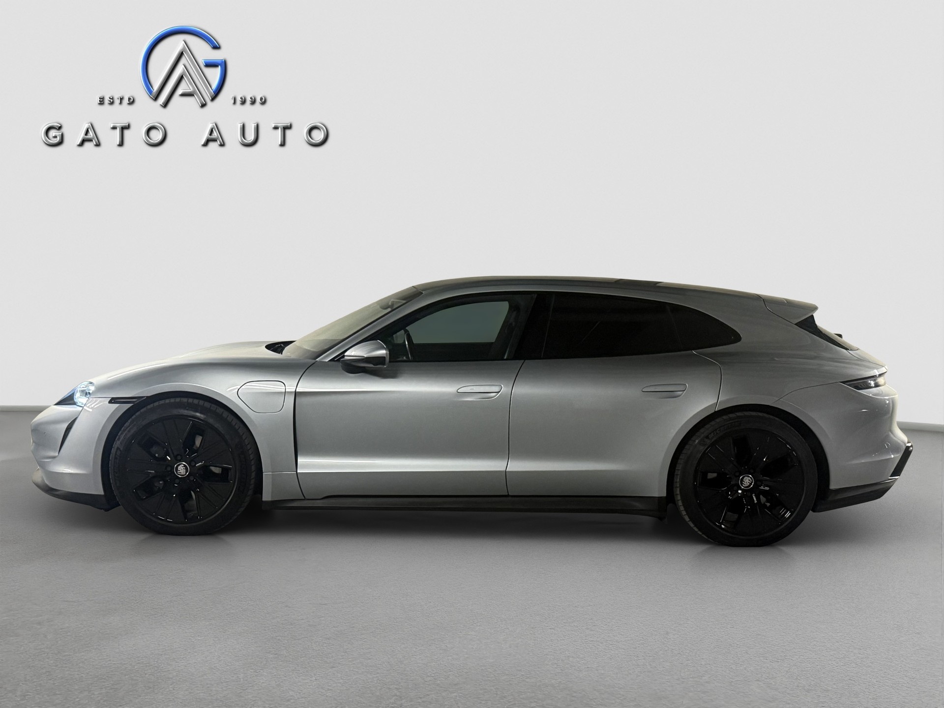PORSCHE Taycan 4 Cross Turismo-image-2