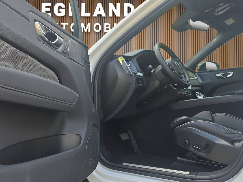 VOLVO XC60 2.0 B5 MH Black Edition AWD-image-10