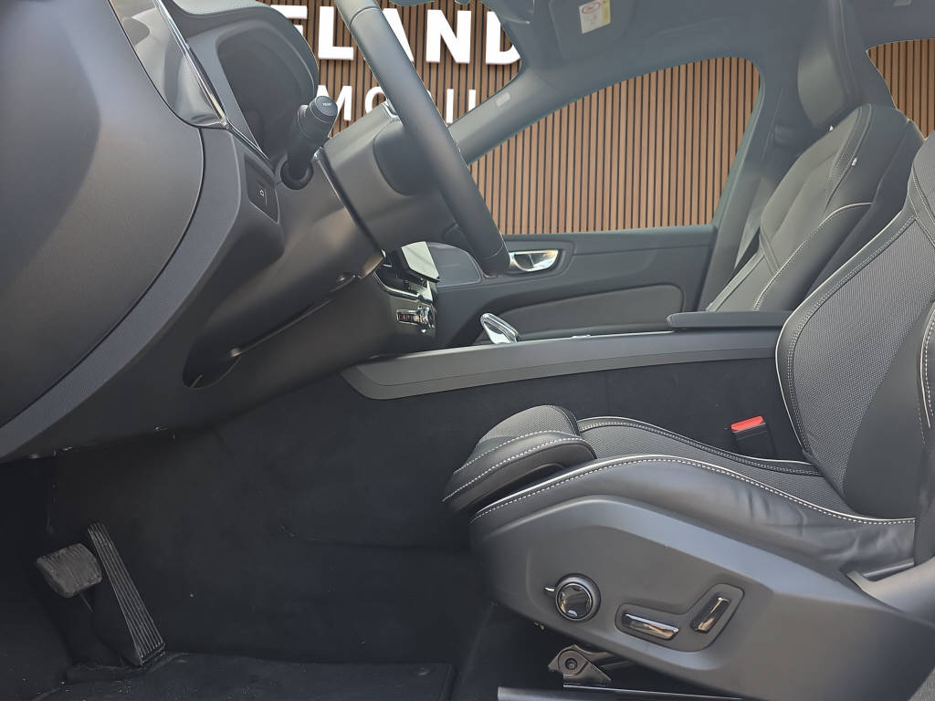 VOLVO XC60 2.0 B5 MH Black Edition AWD-image-11