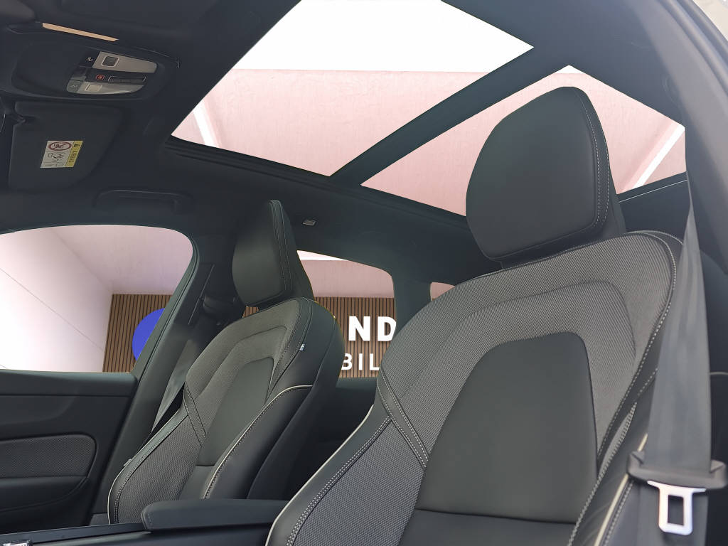 VOLVO XC60 2.0 B5 MH Black Edition AWD-image-12
