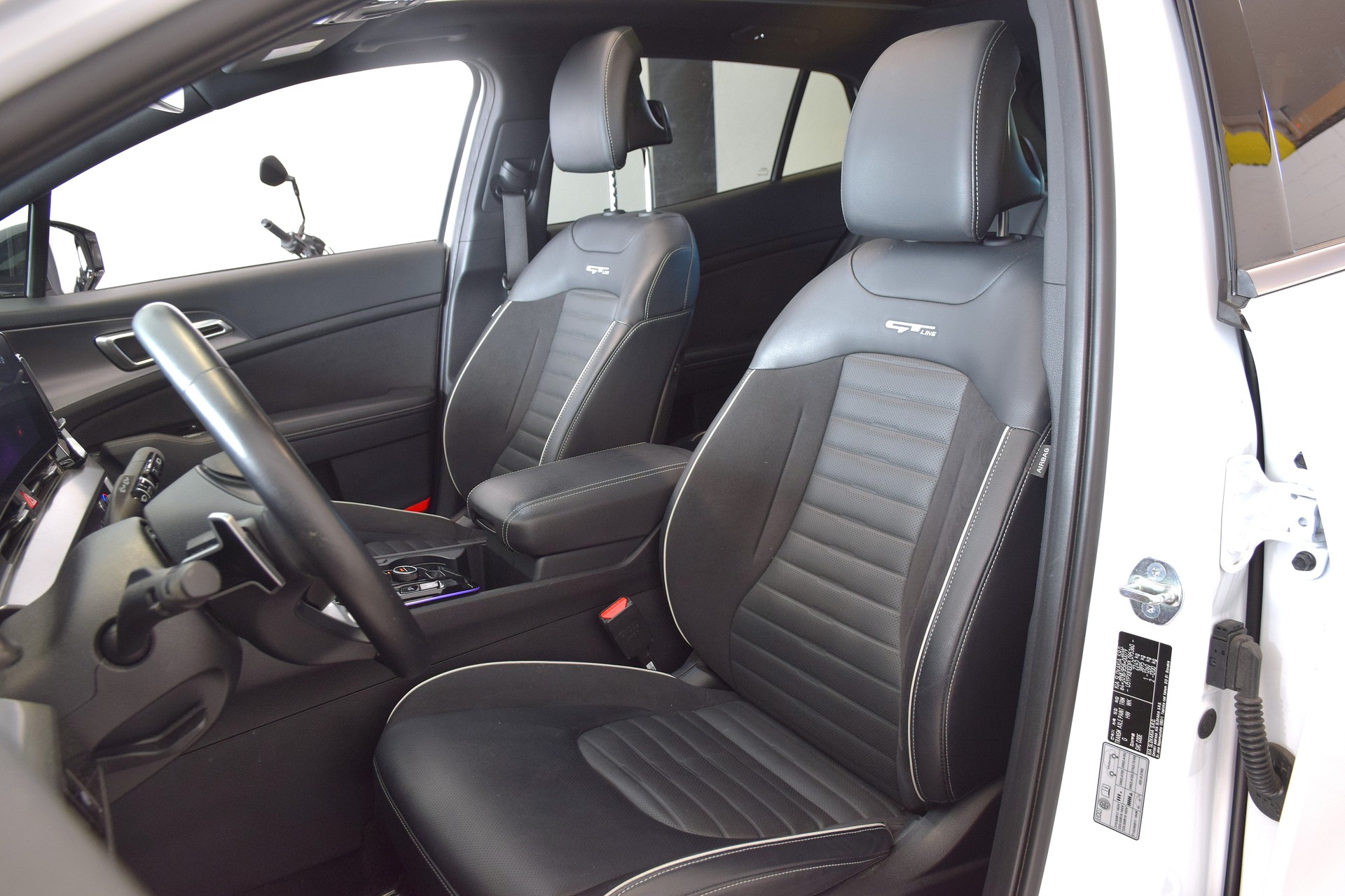 KIA Sportage 1.6T-GDi HEV GT-Line 4x4 A-image-8