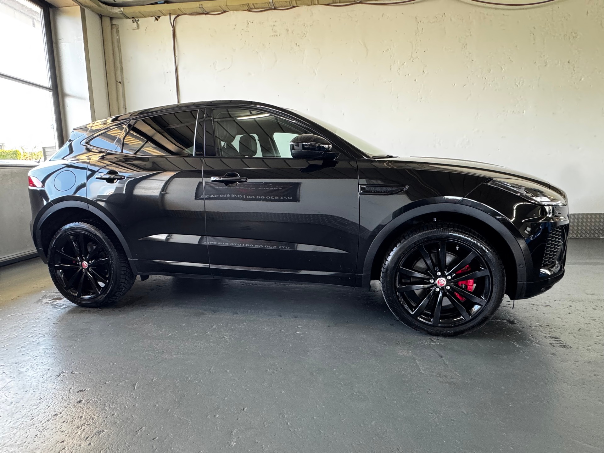 JAGUAR E-Pace 2.0 P250 R-Dynamic SE AWD Automatik-image-6