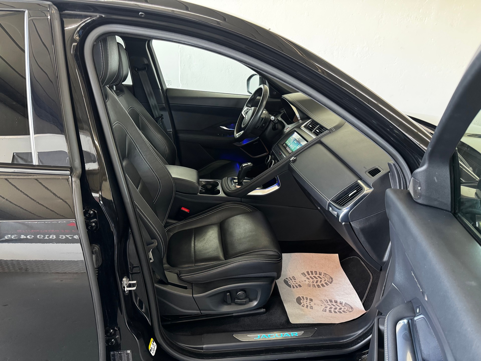 JAGUAR E-Pace 2.0 P250 R-Dynamic SE AWD Automatik-image-19