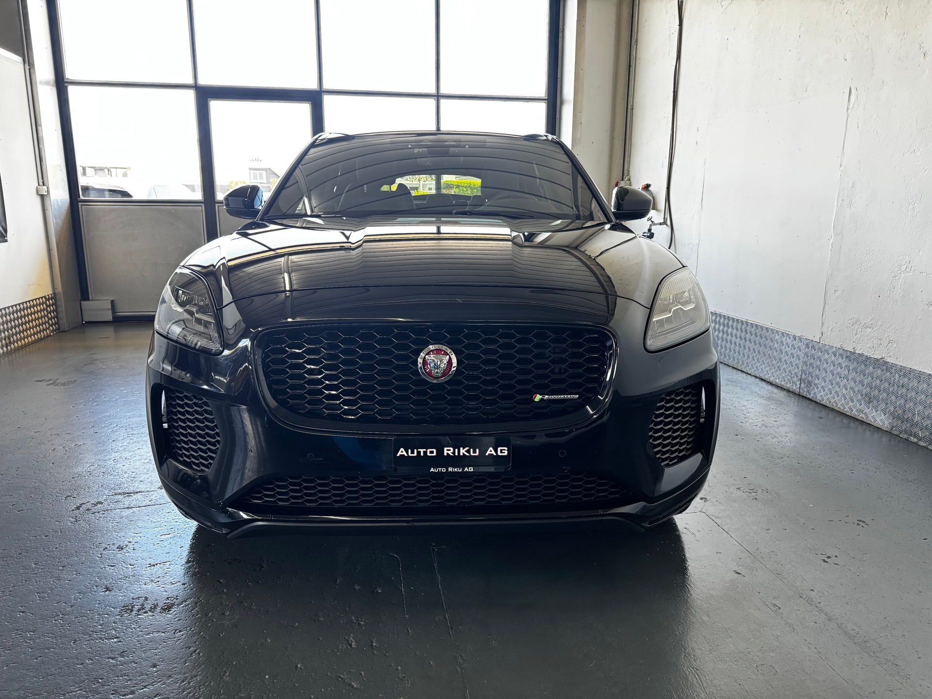 JAGUAR E-Pace 2.0 P250 R-Dynamic SE AWD Automatik-showroom-element-3