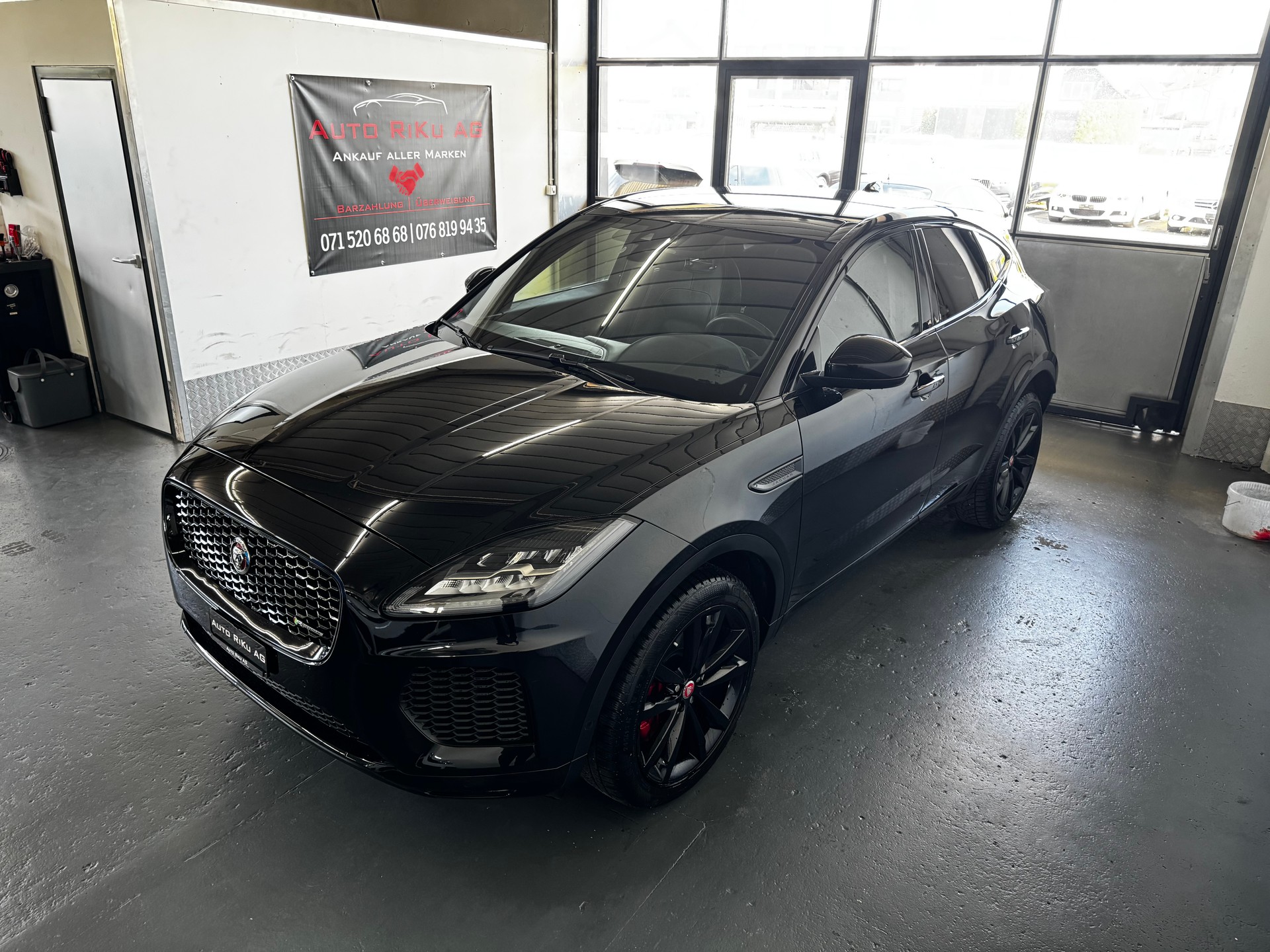 JAGUAR E-Pace 2.0 P250 R-Dynamic SE AWD Automatik-image-4
