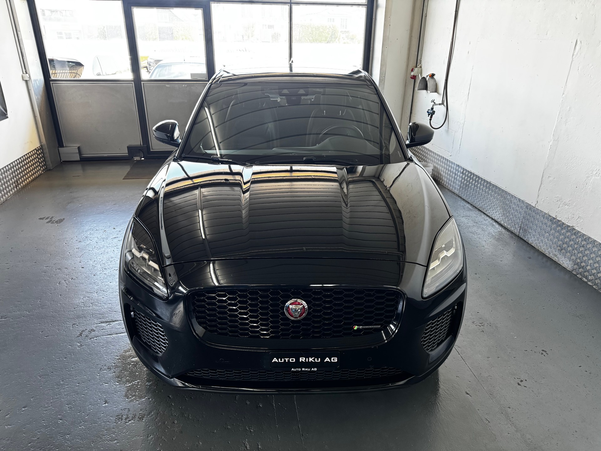 JAGUAR E-Pace 2.0 P250 R-Dynamic SE AWD Automatik-showroom-element-2