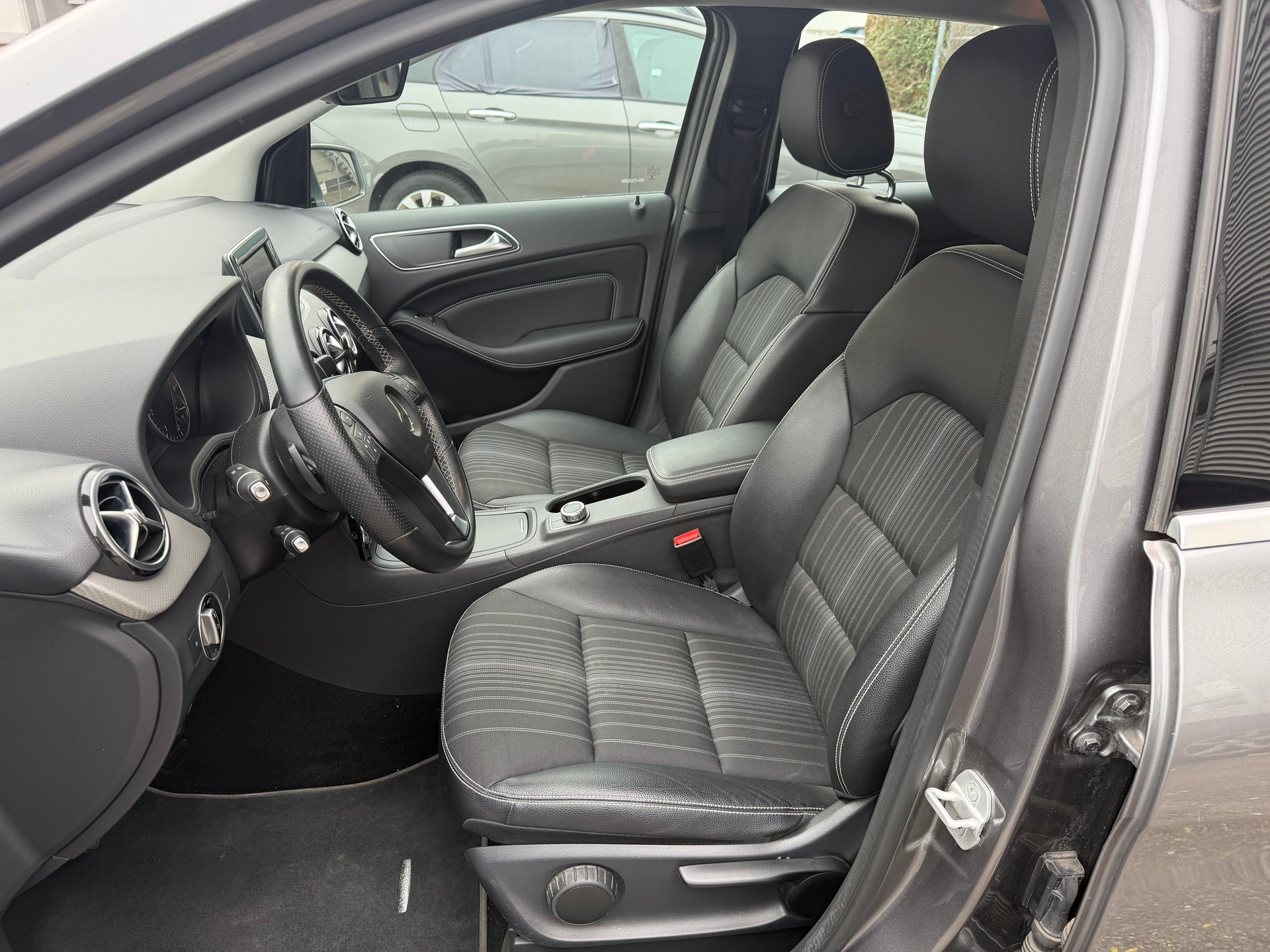 MERCEDES-BENZ B 180 CDI 7G-DCT-image-11