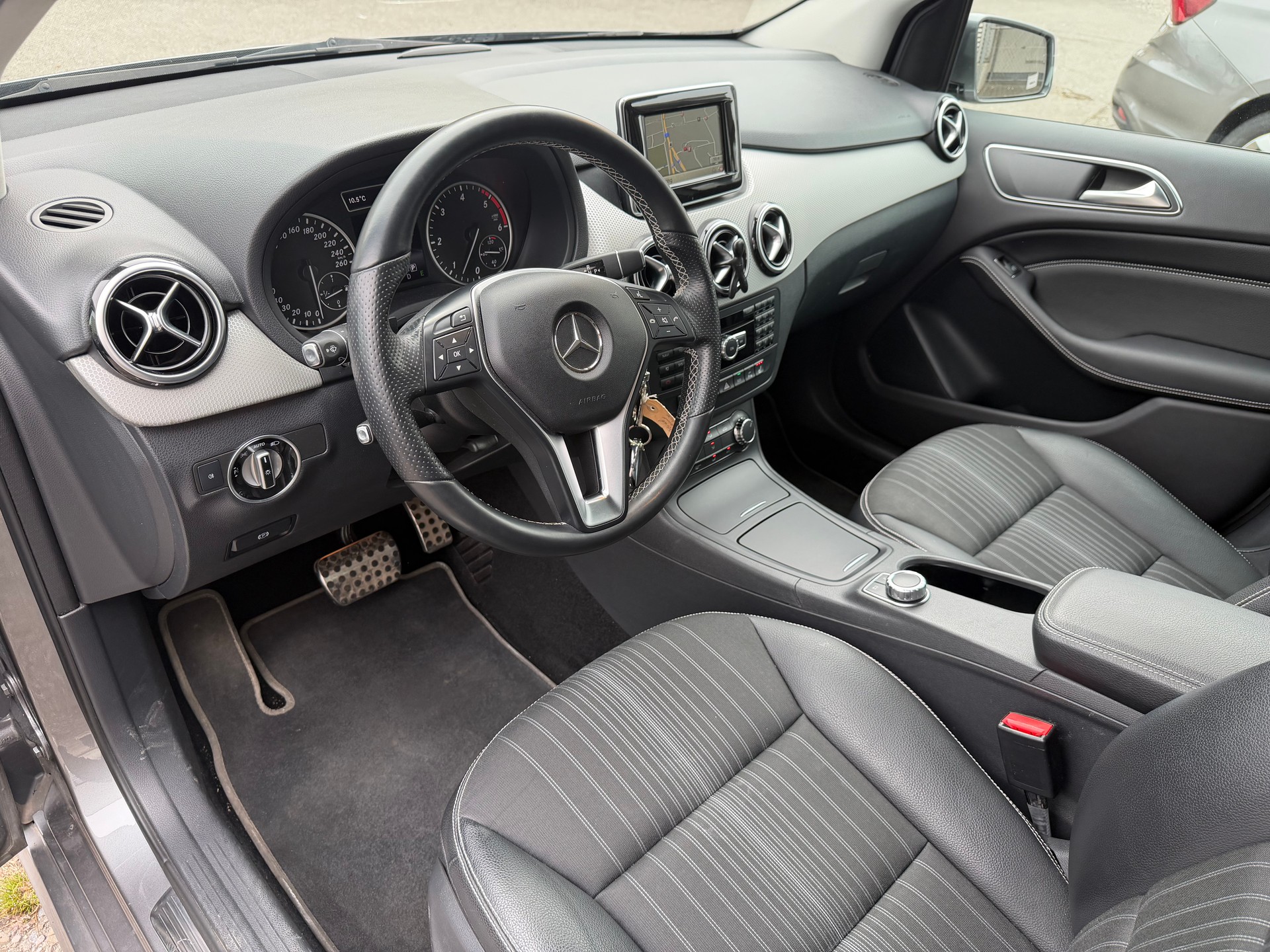 MERCEDES-BENZ B 180 CDI 7G-DCT-image-12