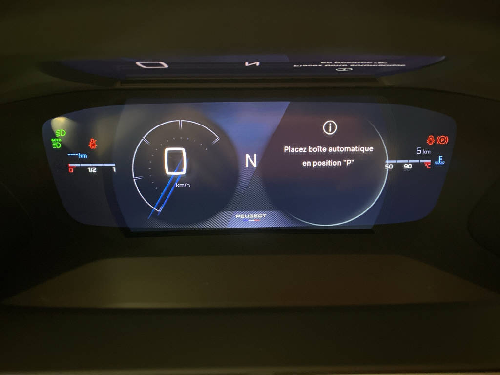 PEUGEOT 2008 1.2 Hybrid 145 GT-image-8