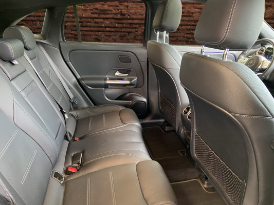 MERCEDES-BENZ EQA 350 AMG Line 4Matic-image-13
