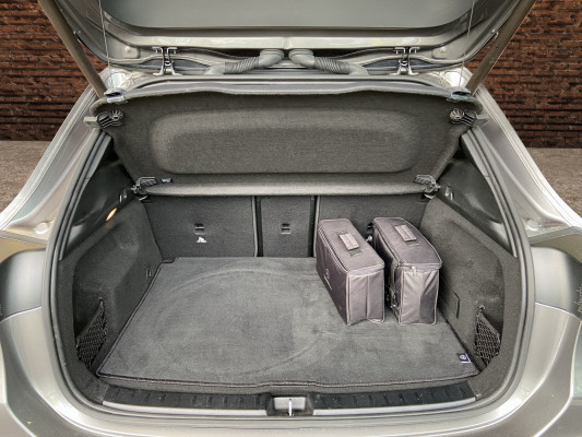 MERCEDES-BENZ EQA 350 AMG Line 4Matic-image-7