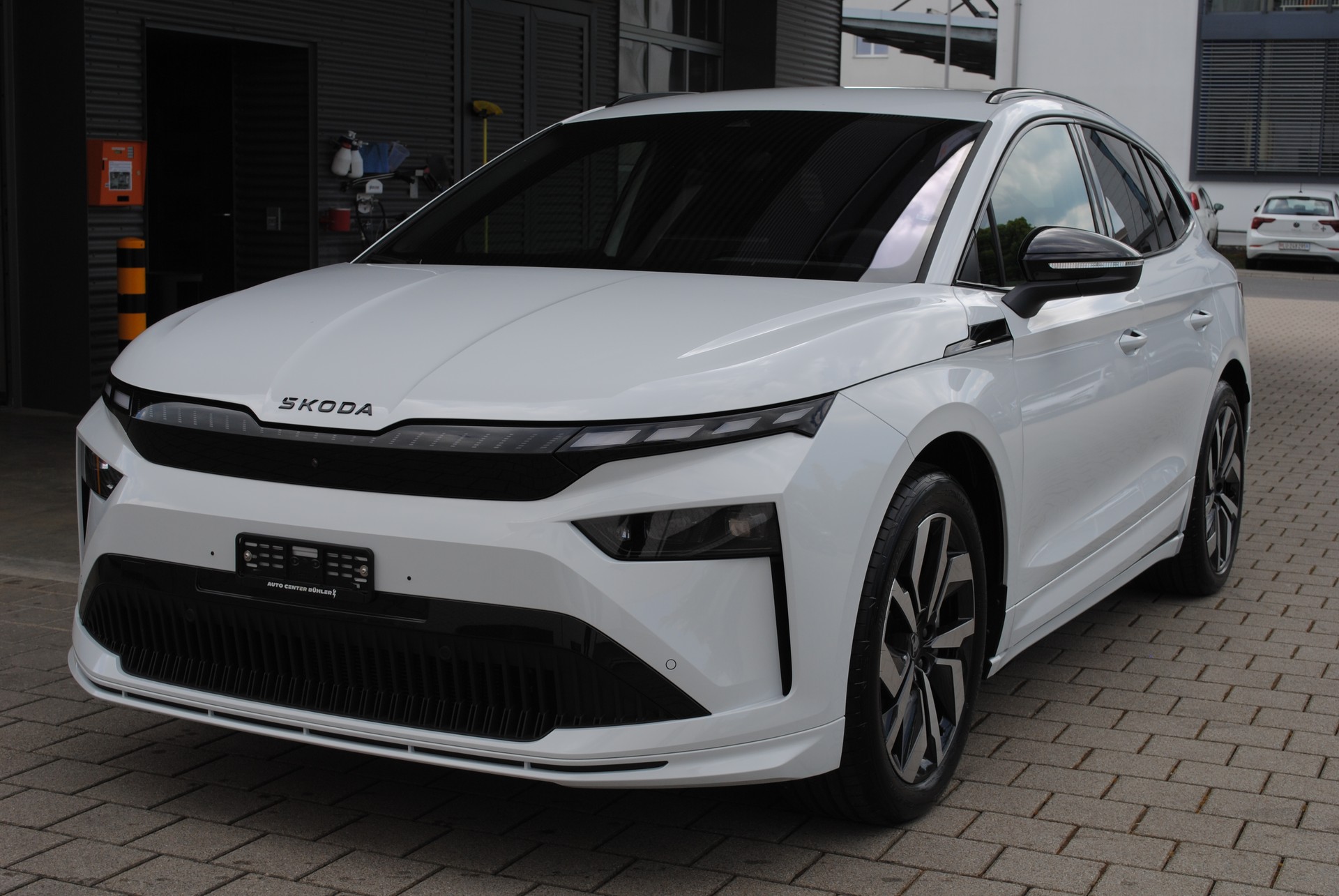 SKODA Enyaq 85x Sportline 4x4-showroom-element-3