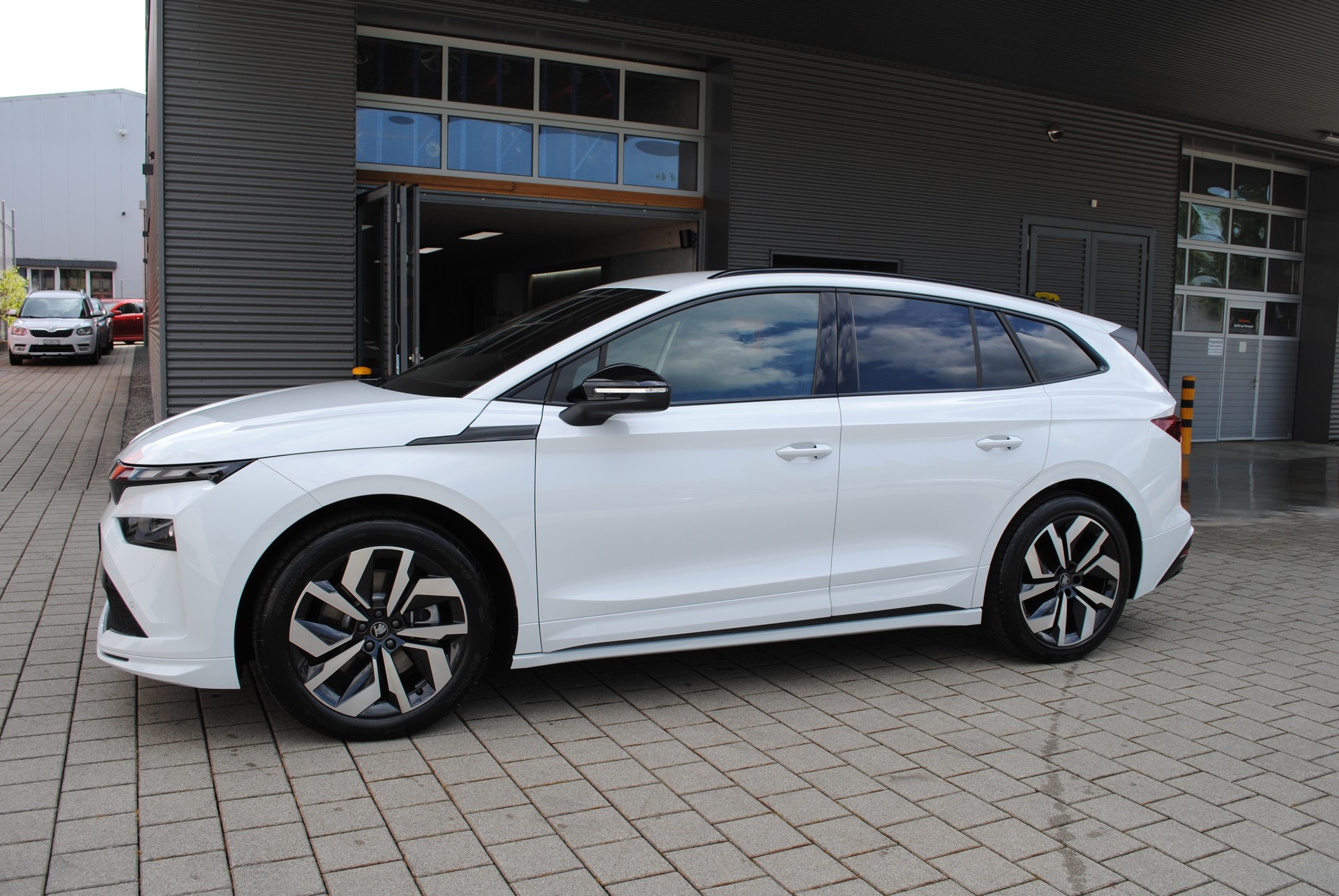 SKODA Enyaq 85x Sportline 4x4-image-4
